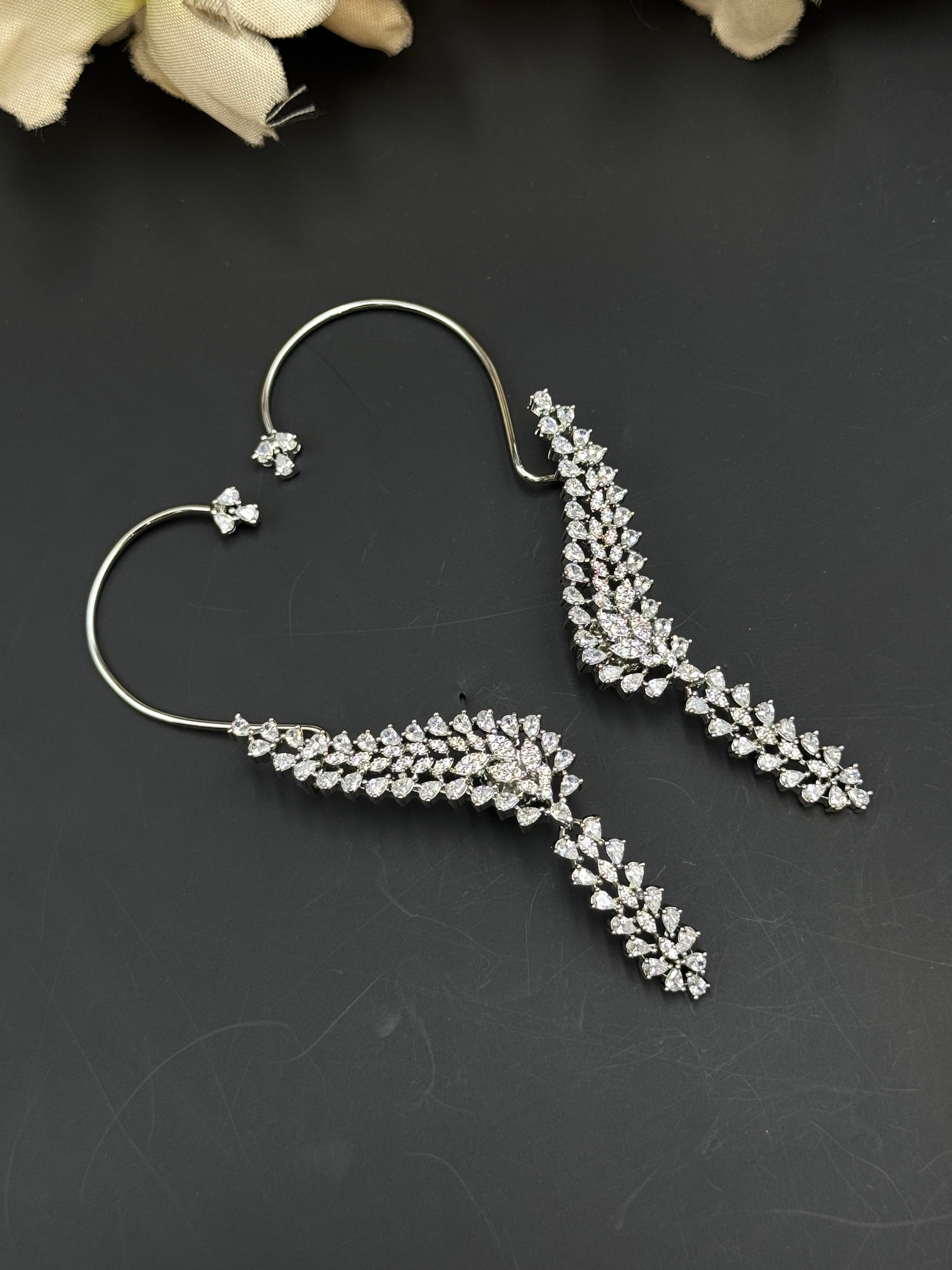 RIYA EARRING