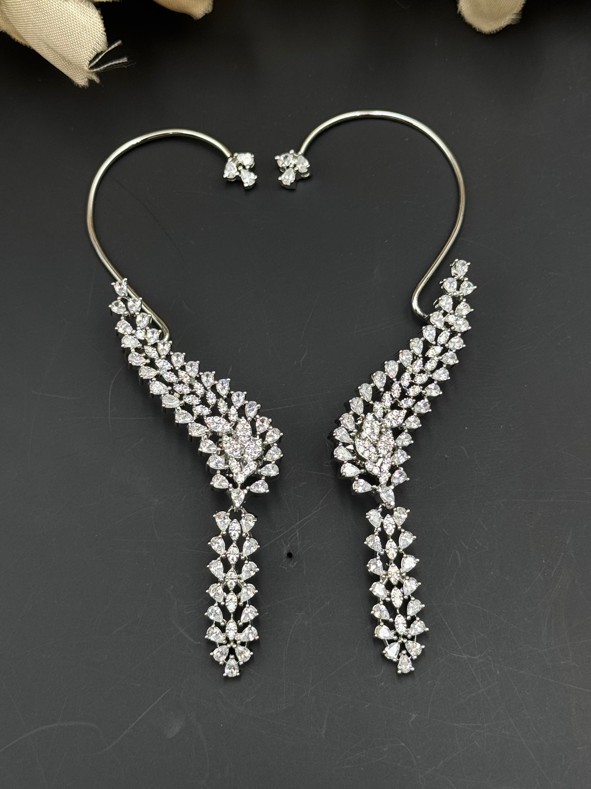 RIYA EARRING