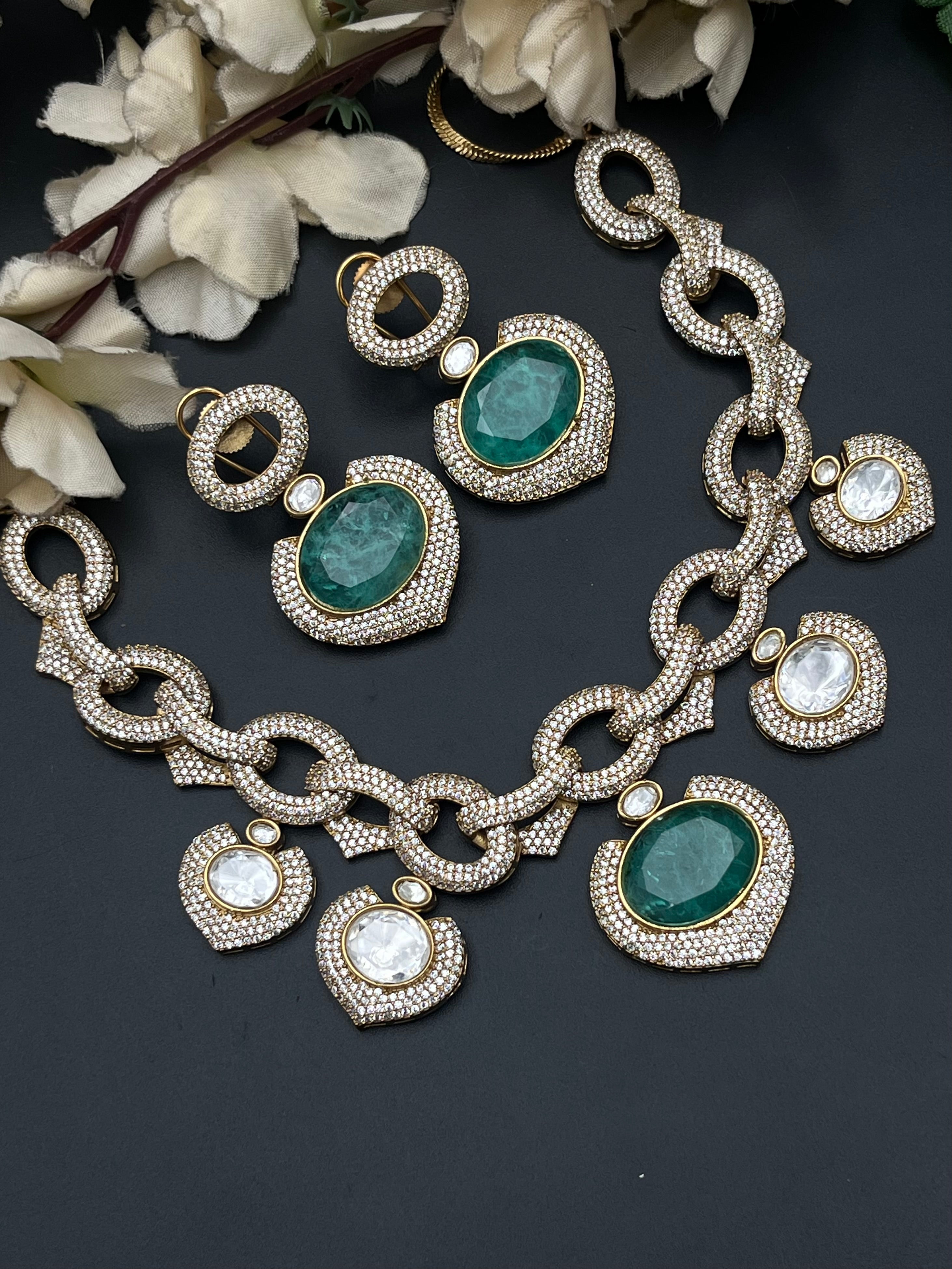 INYA NECKLACE