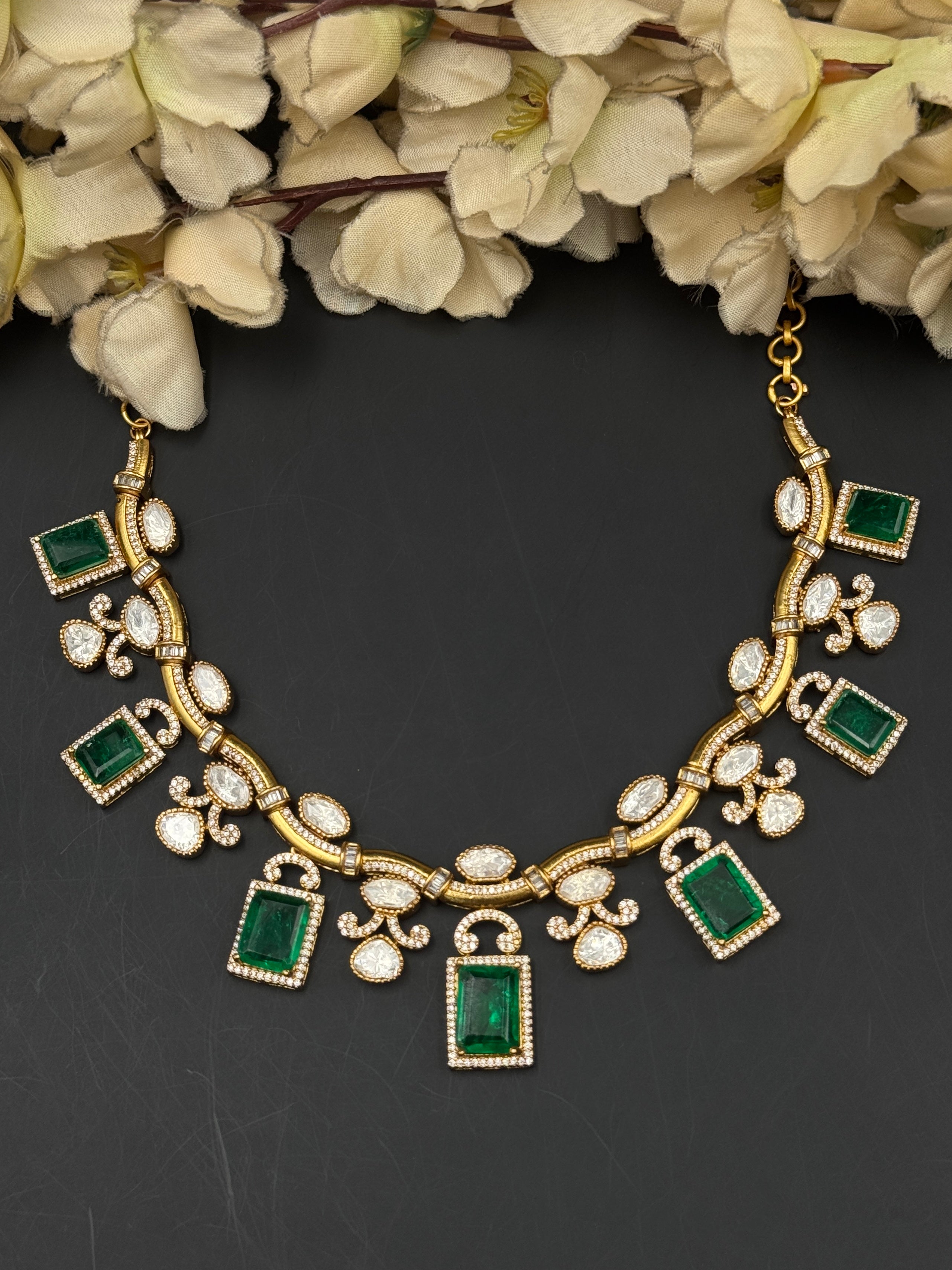 LUCY NECKLACE