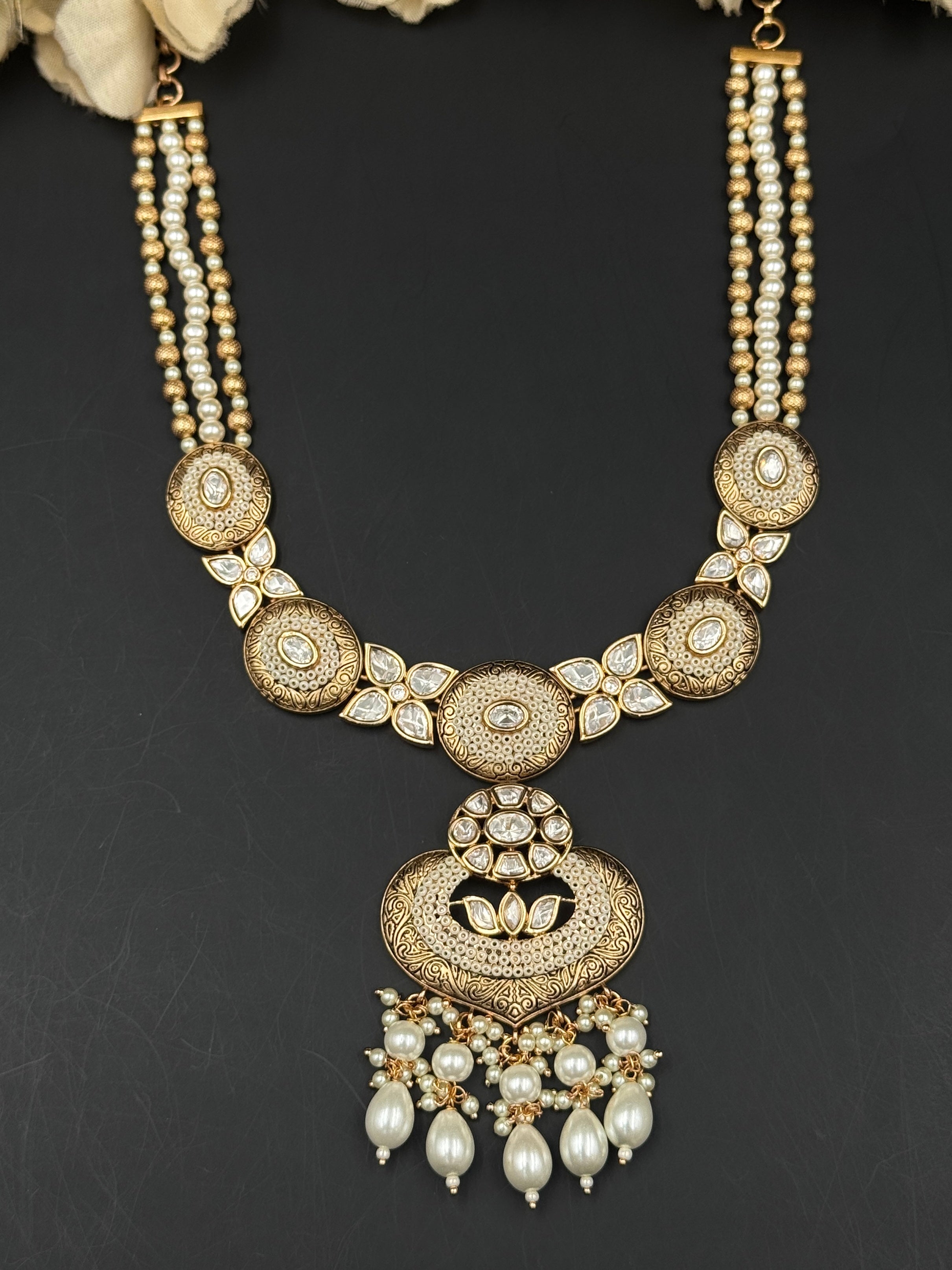 AARVI NECKLACE