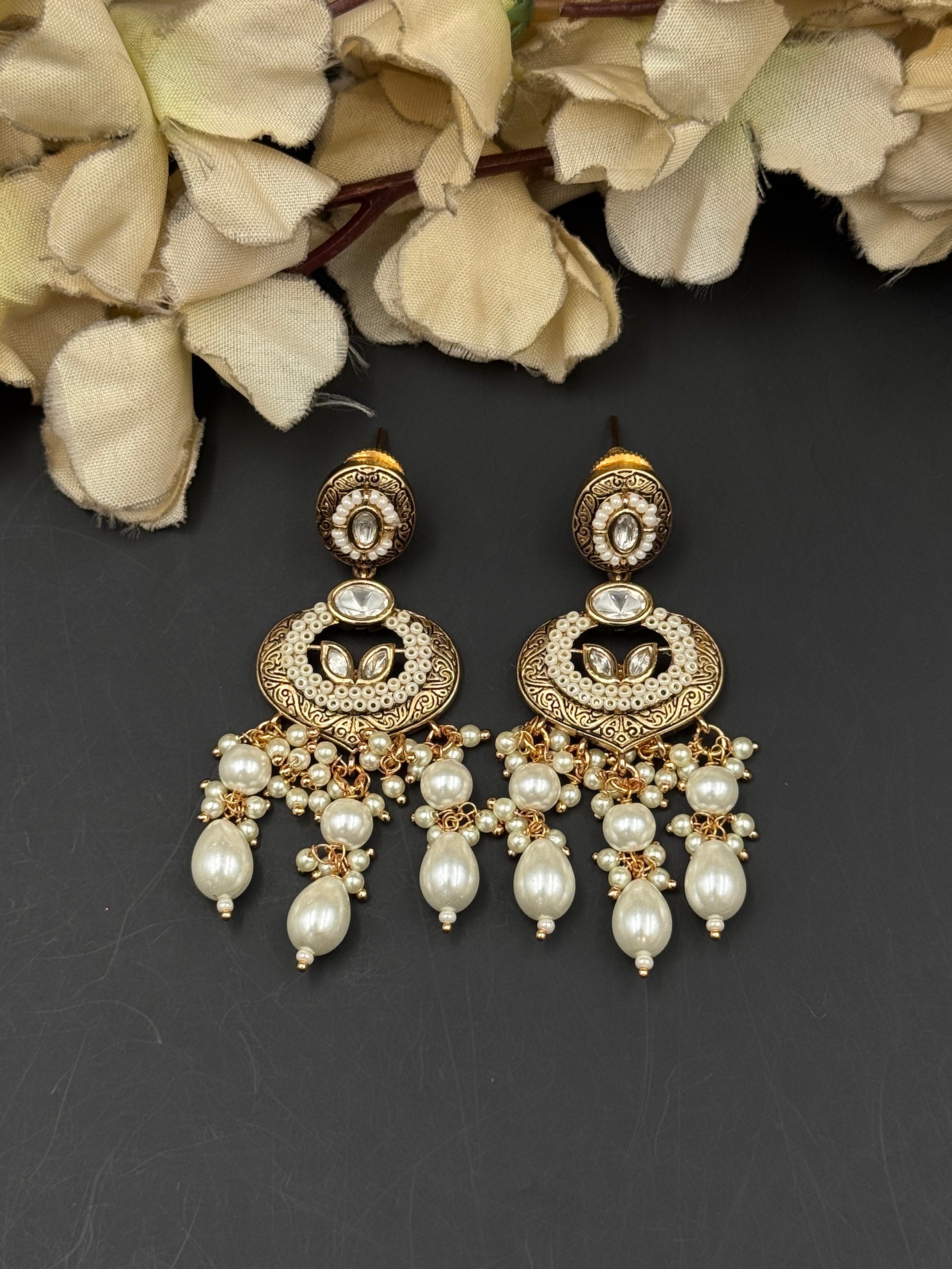 AARVI NECKLACE
