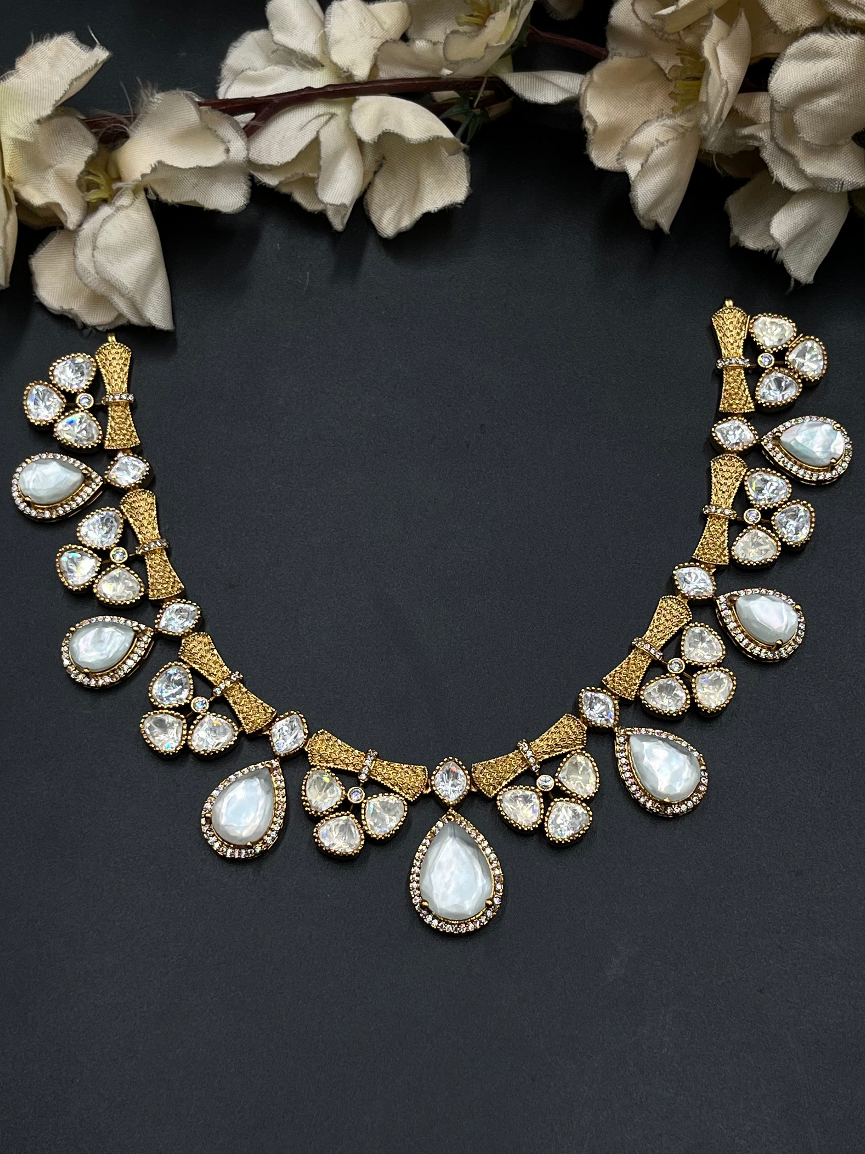 ASHIYA  NECKLACE