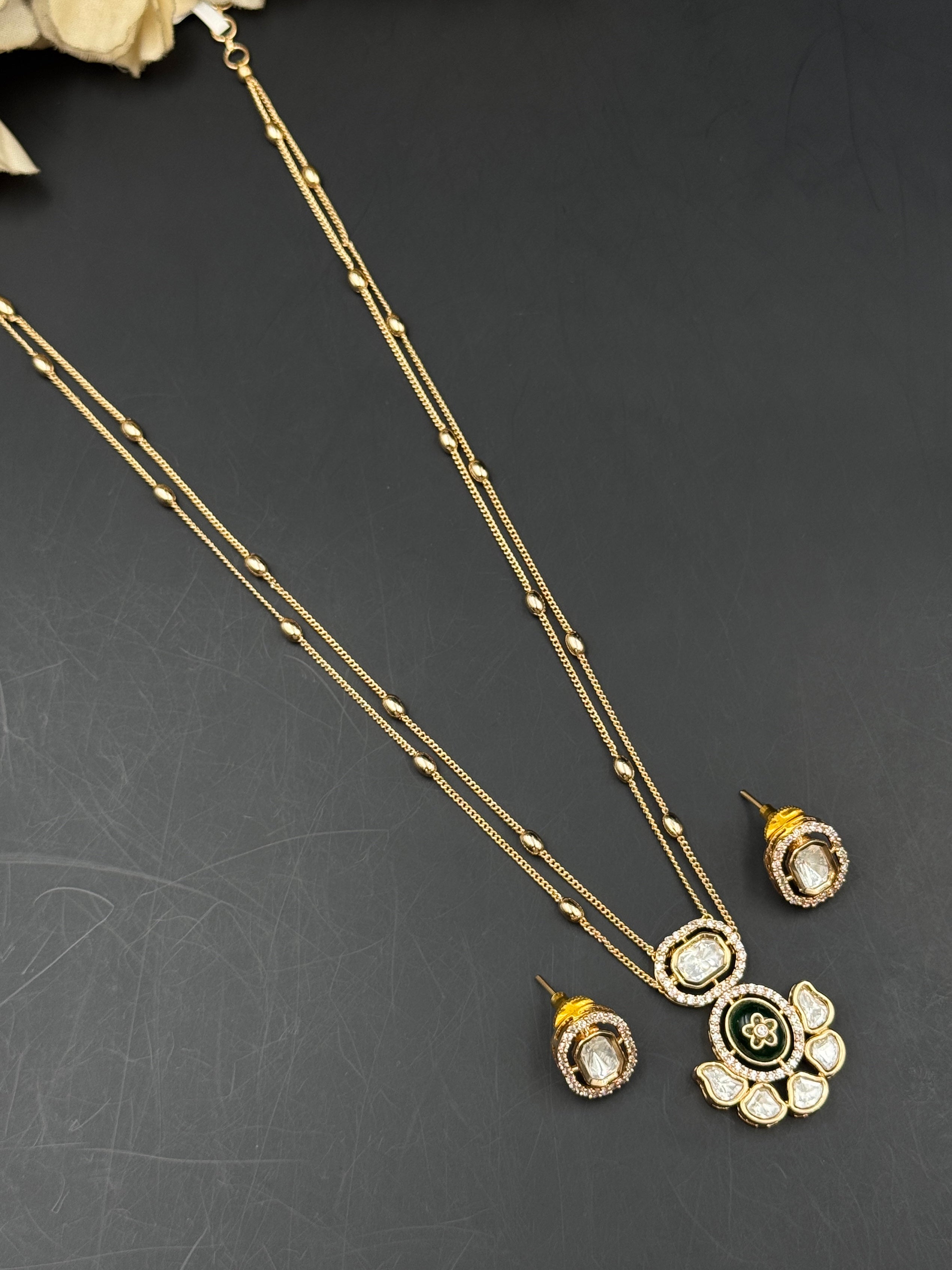 TAHIRA PENDANT