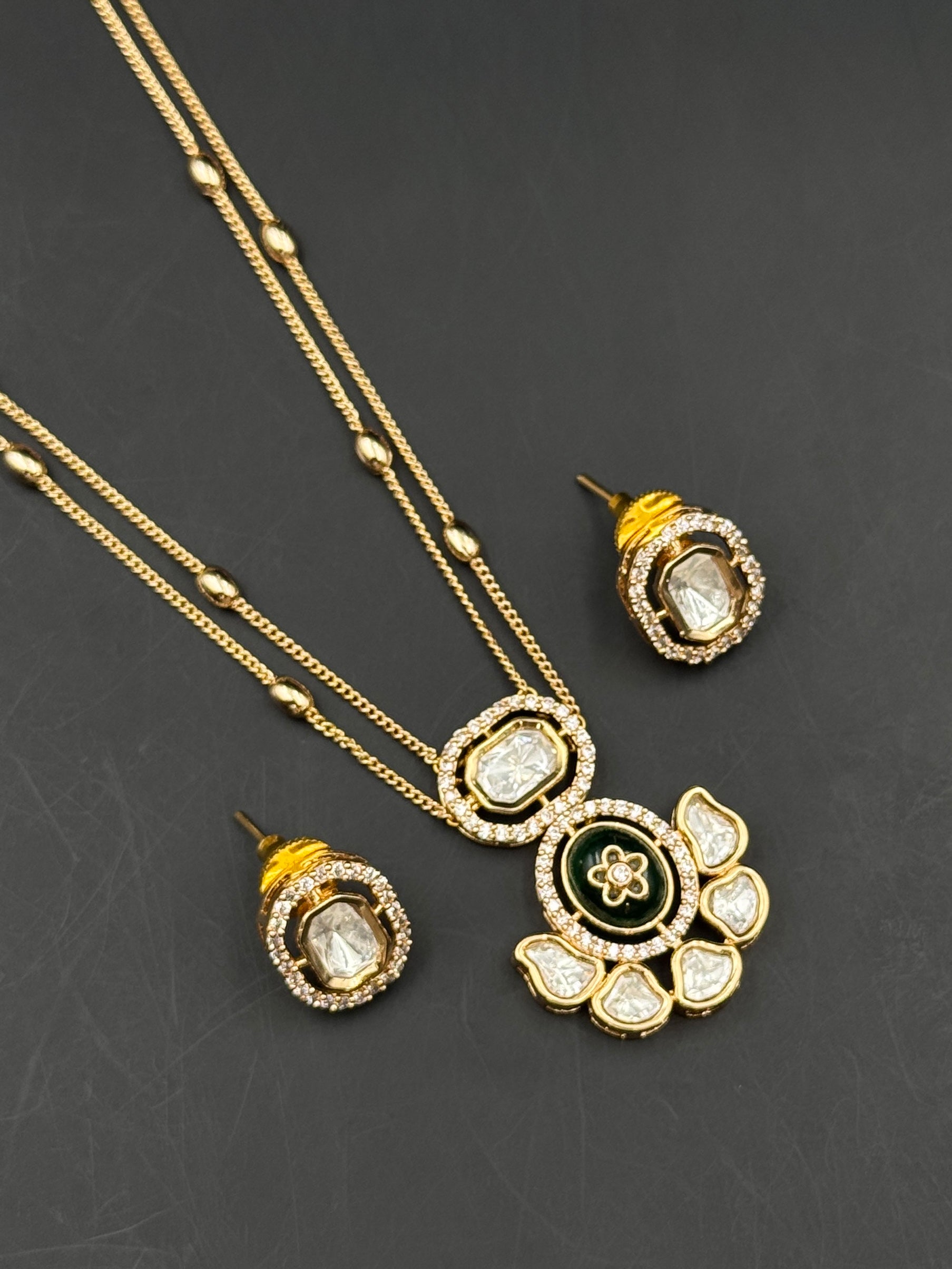 TAHIRA PENDANT