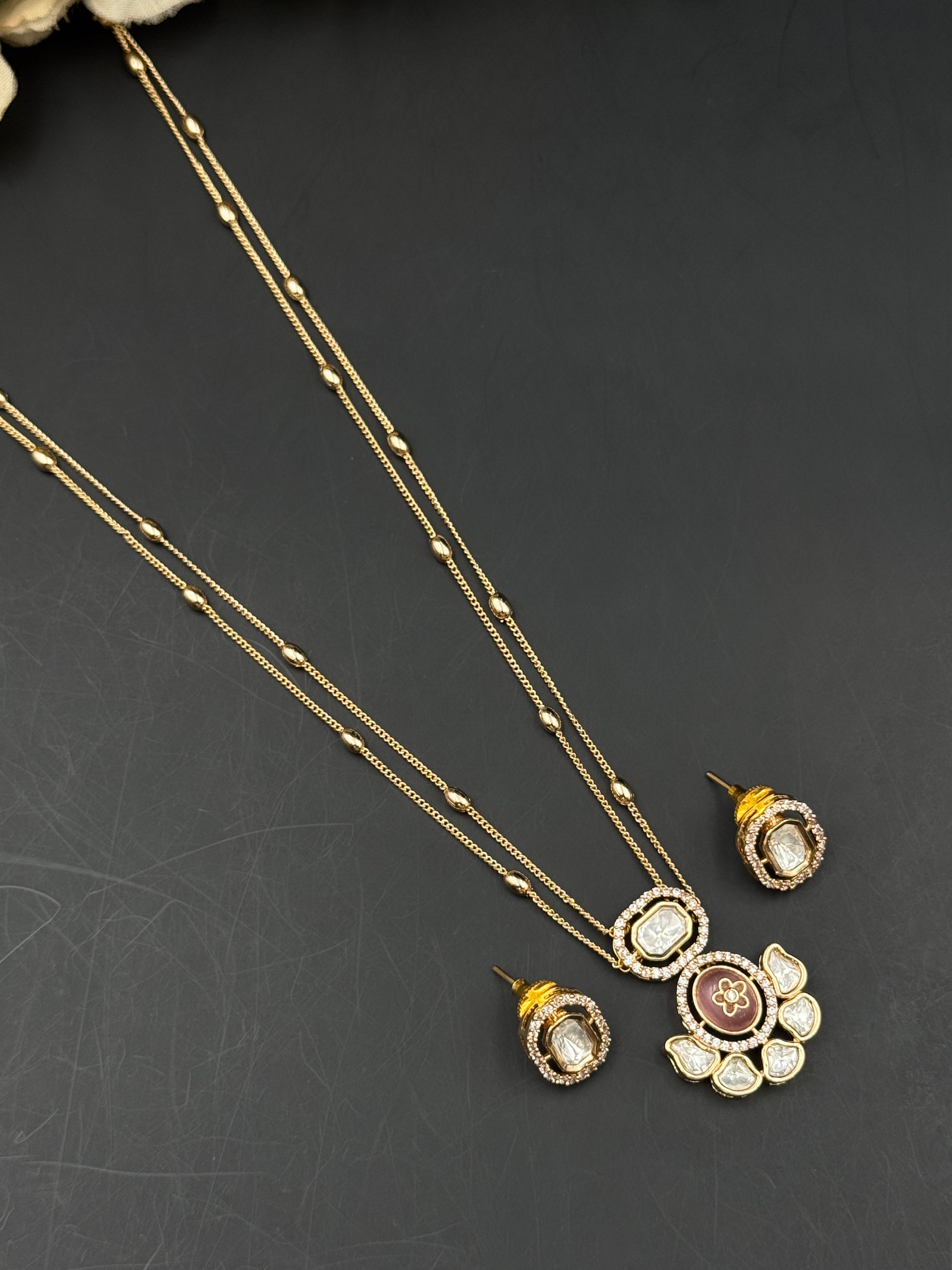 TAHIRA PENDANT
