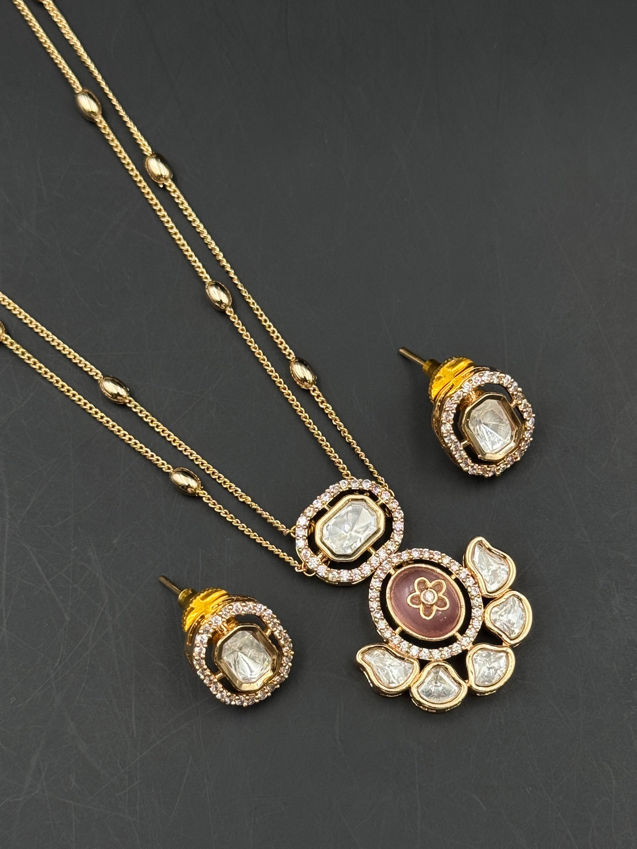 TAHIRA PENDANT