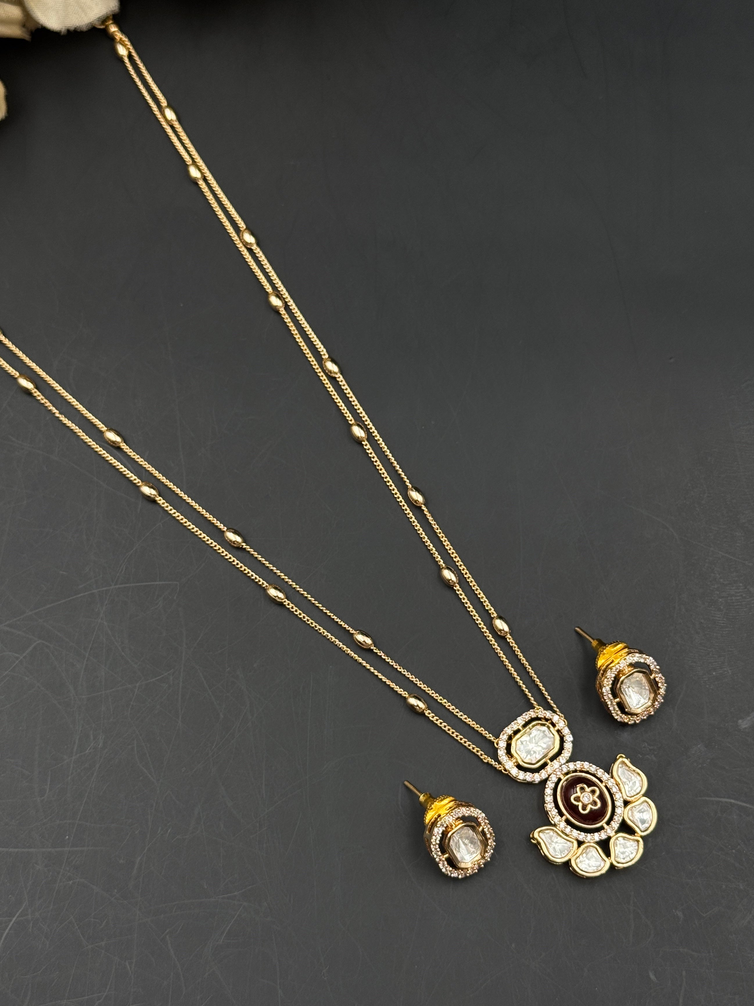 TAHIRA PENDANT
