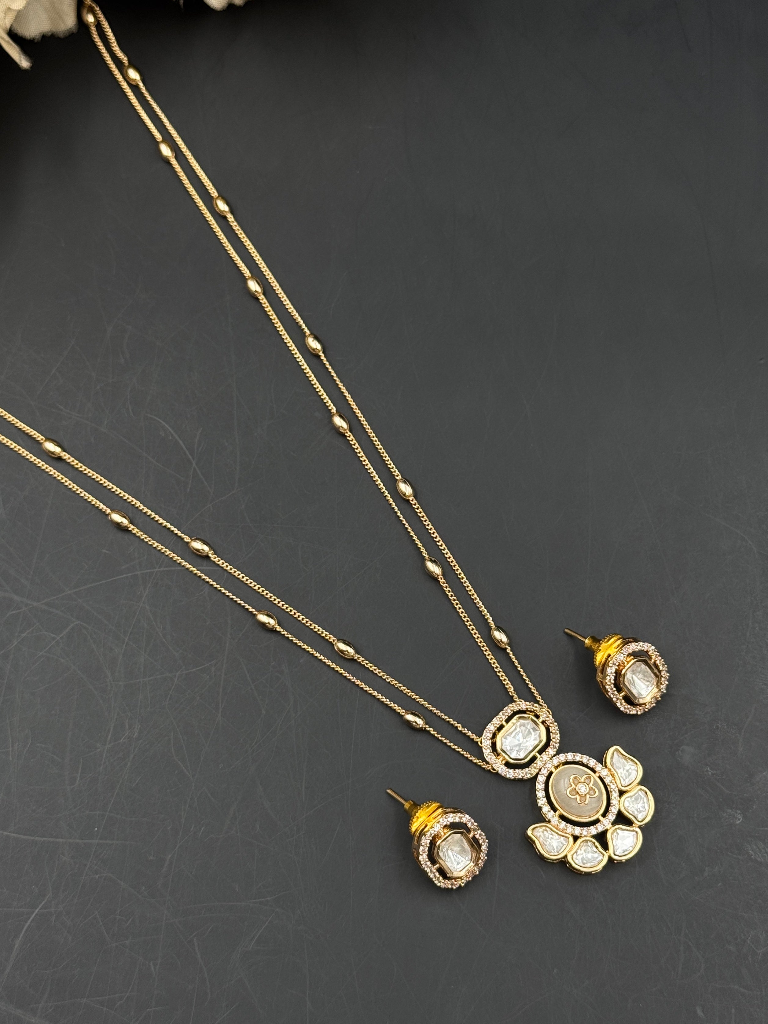 TAHIRA PENDANT