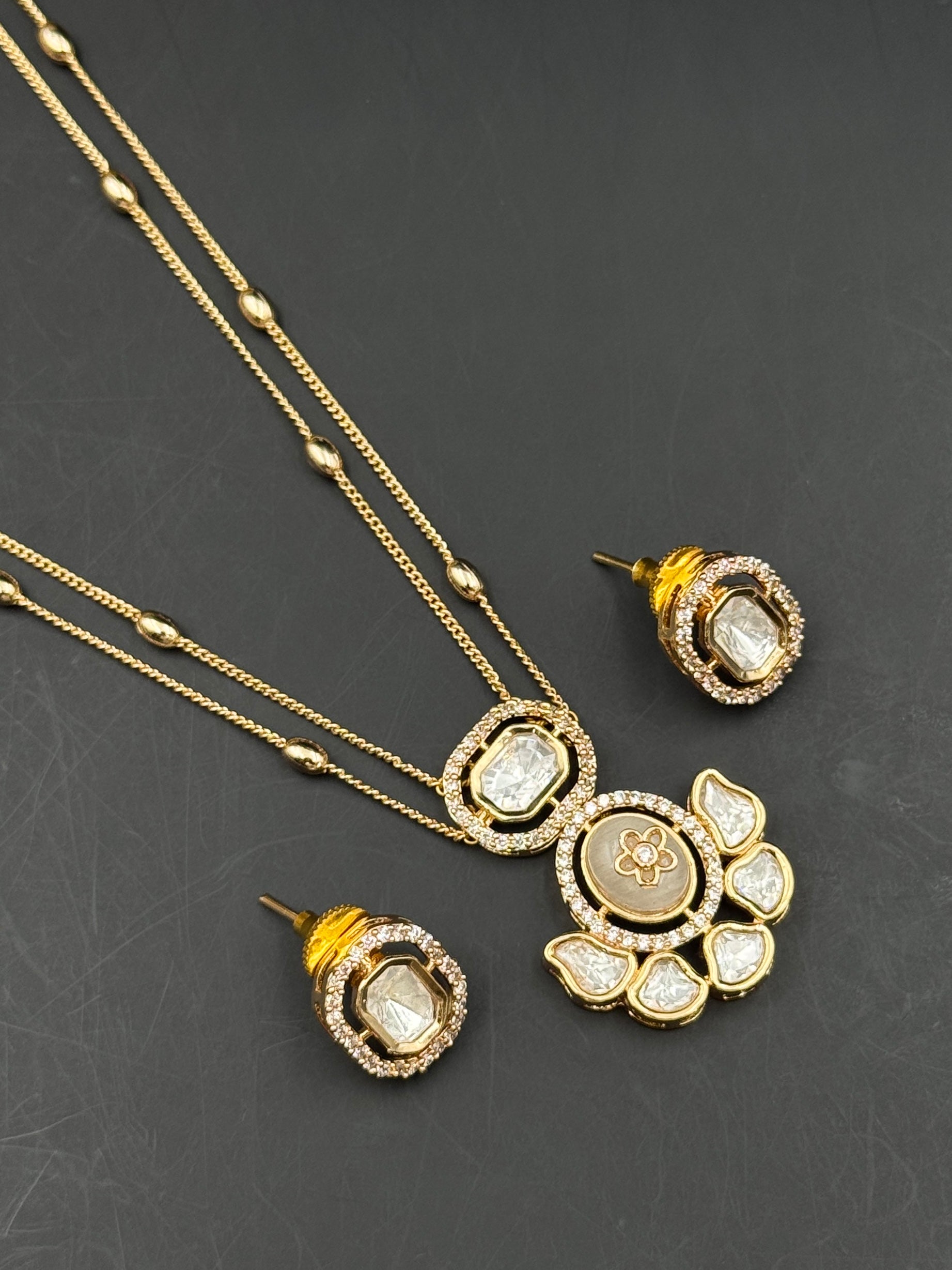 TAHIRA PENDANT
