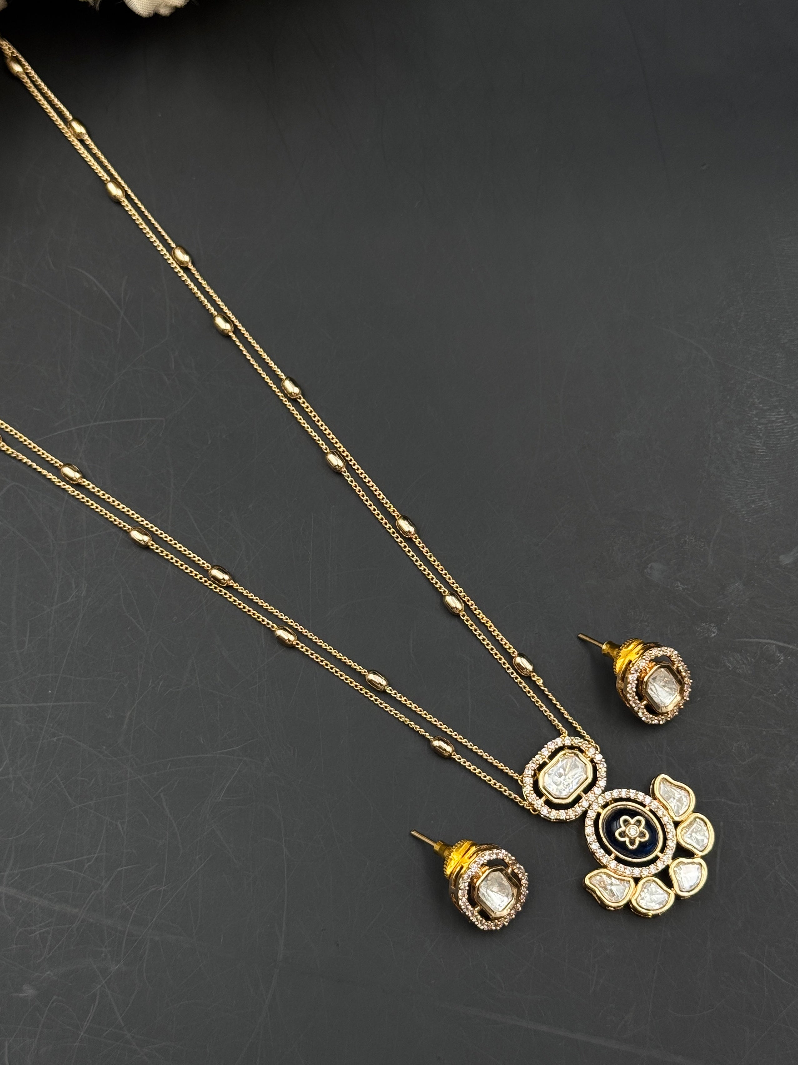 TAHIRA PENDANT