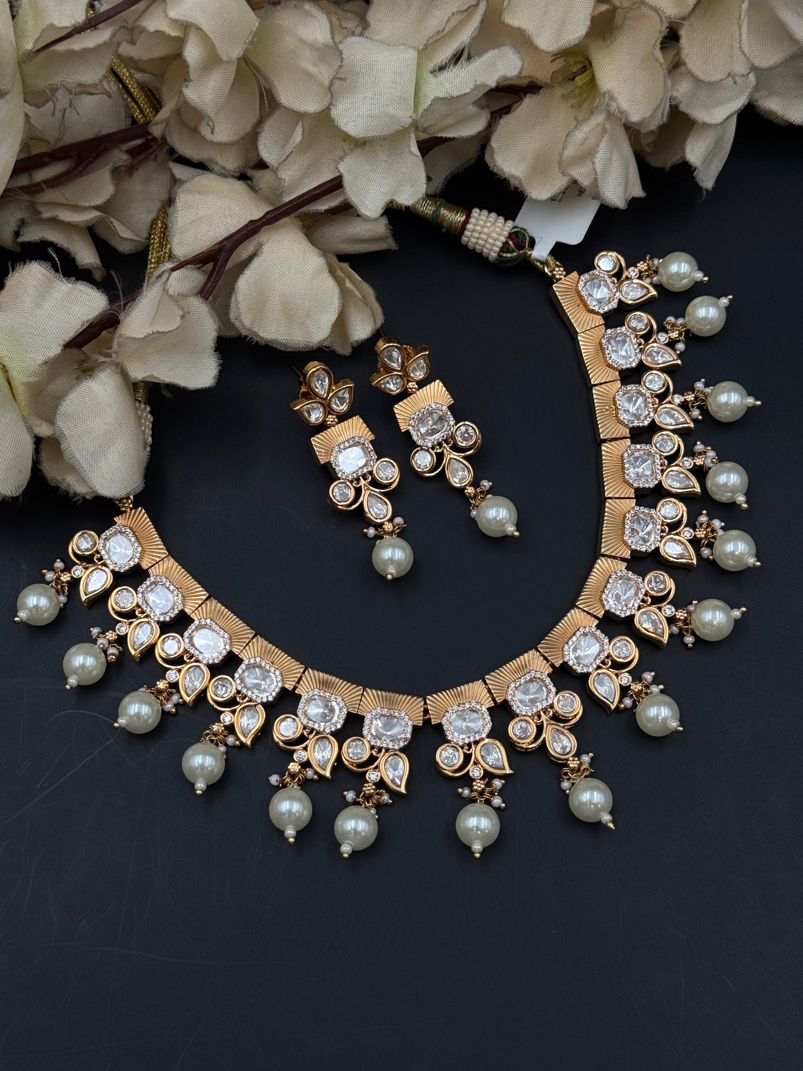 RUHI NECKLACE