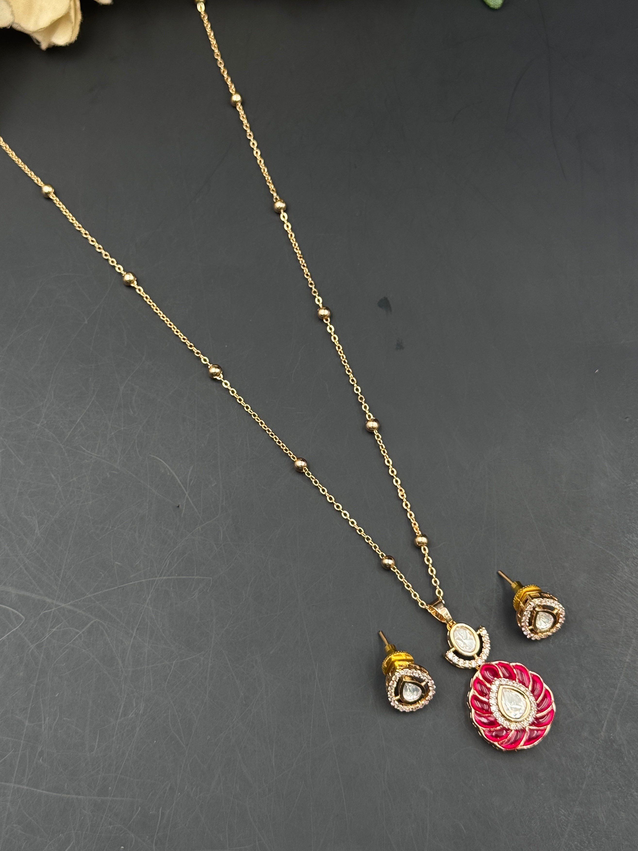 NOORA PENDANT