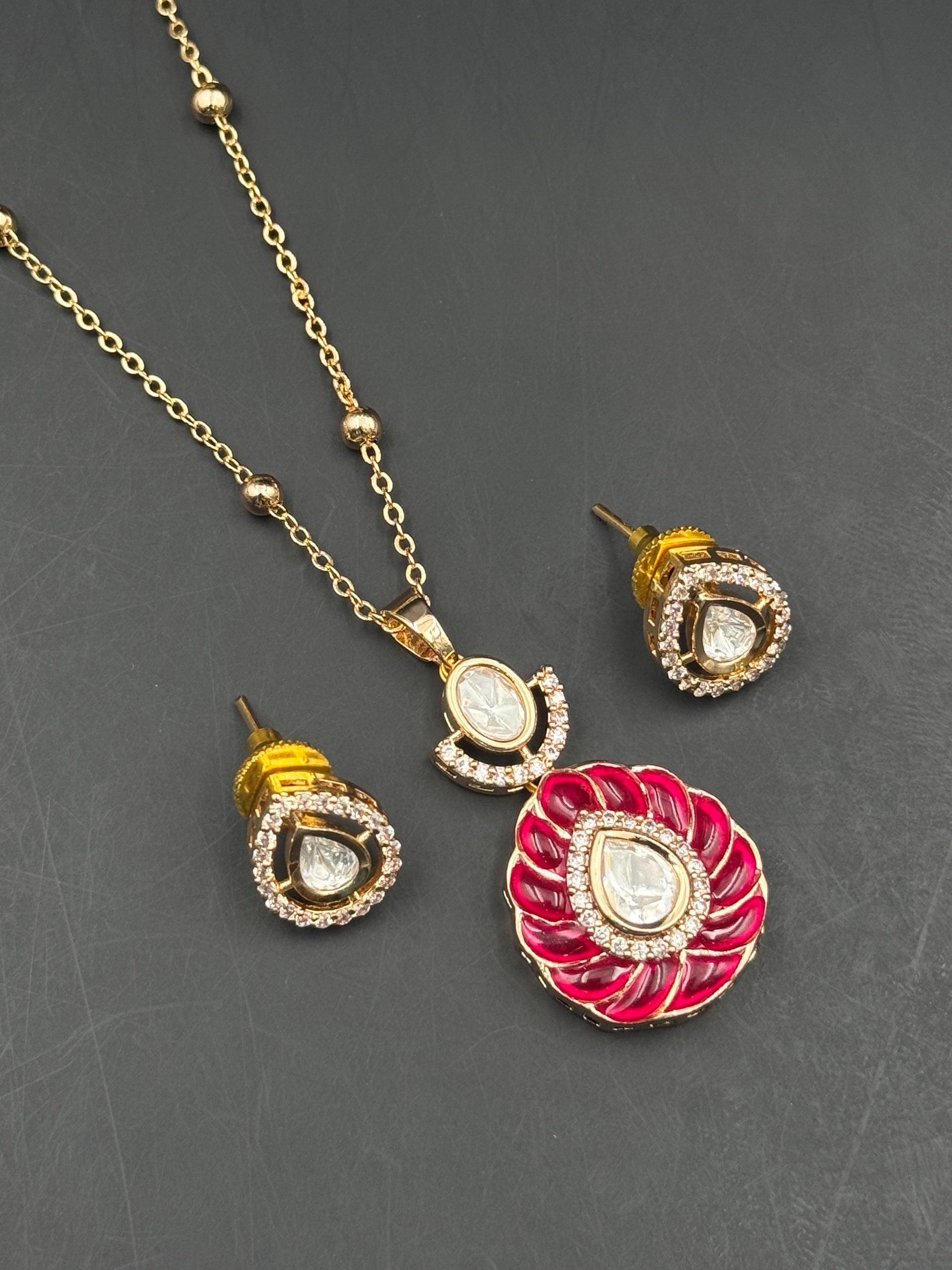 NOORA PENDANT