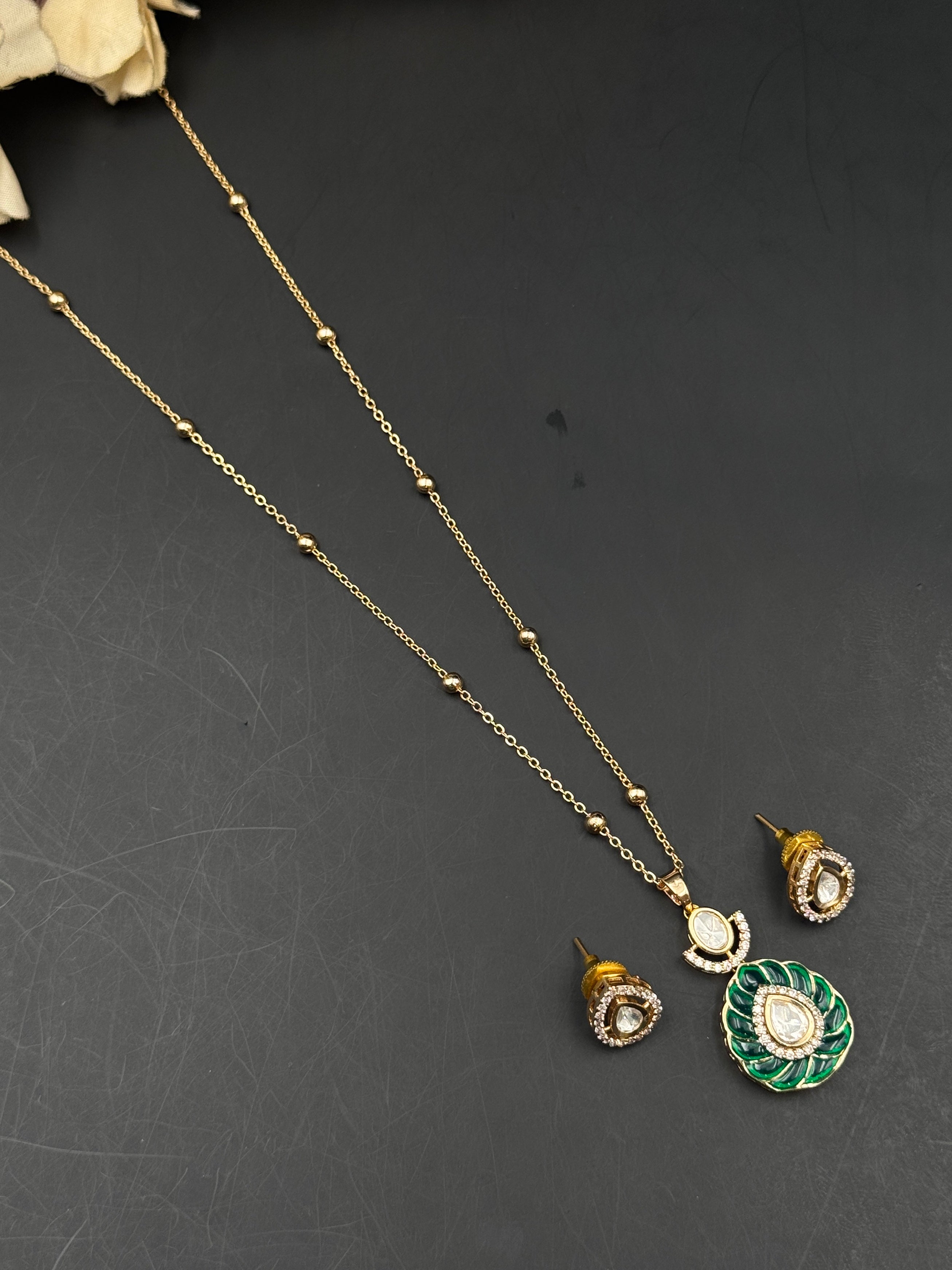 NOORA PENDANT