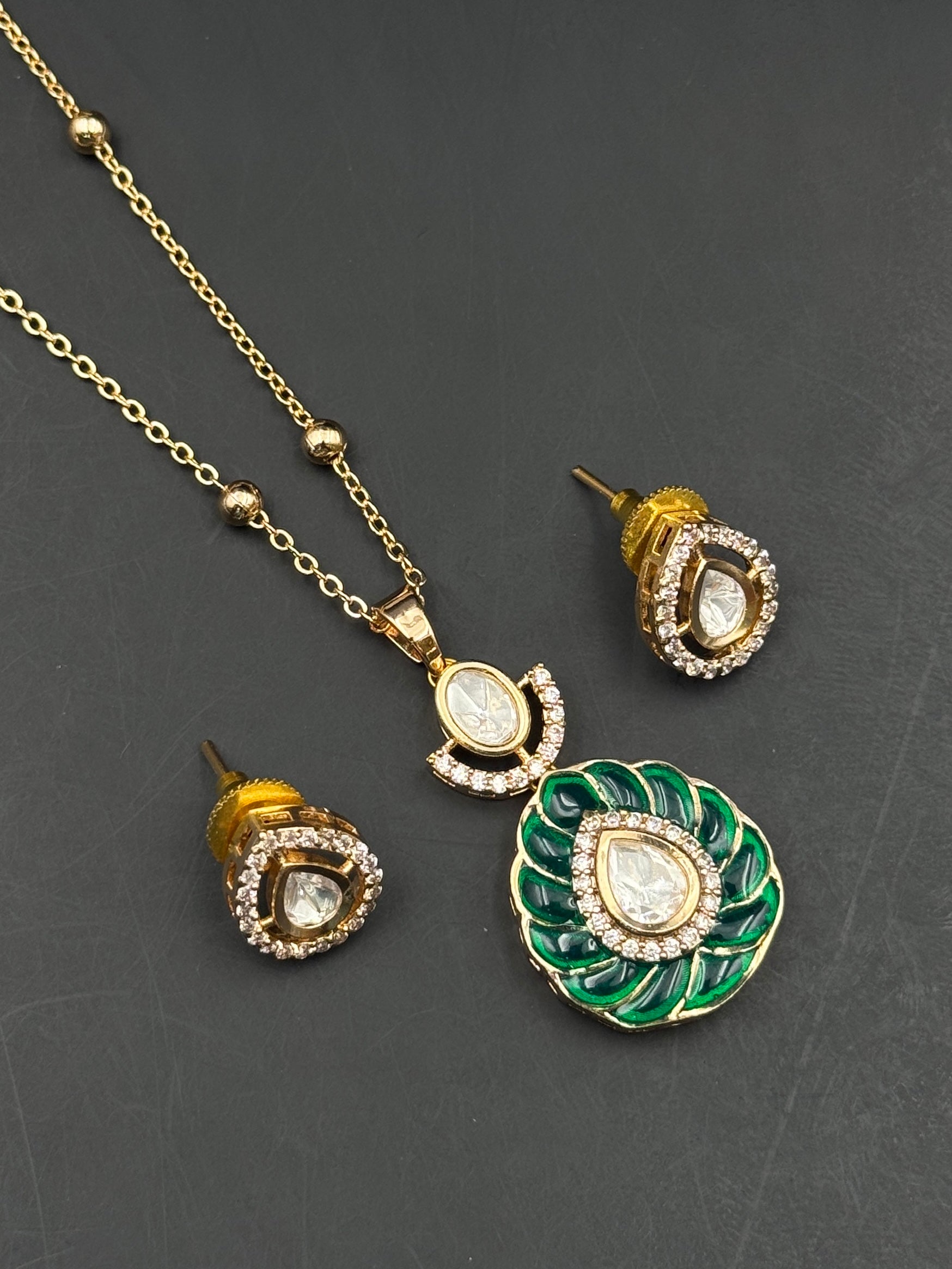 NOORA PENDANT