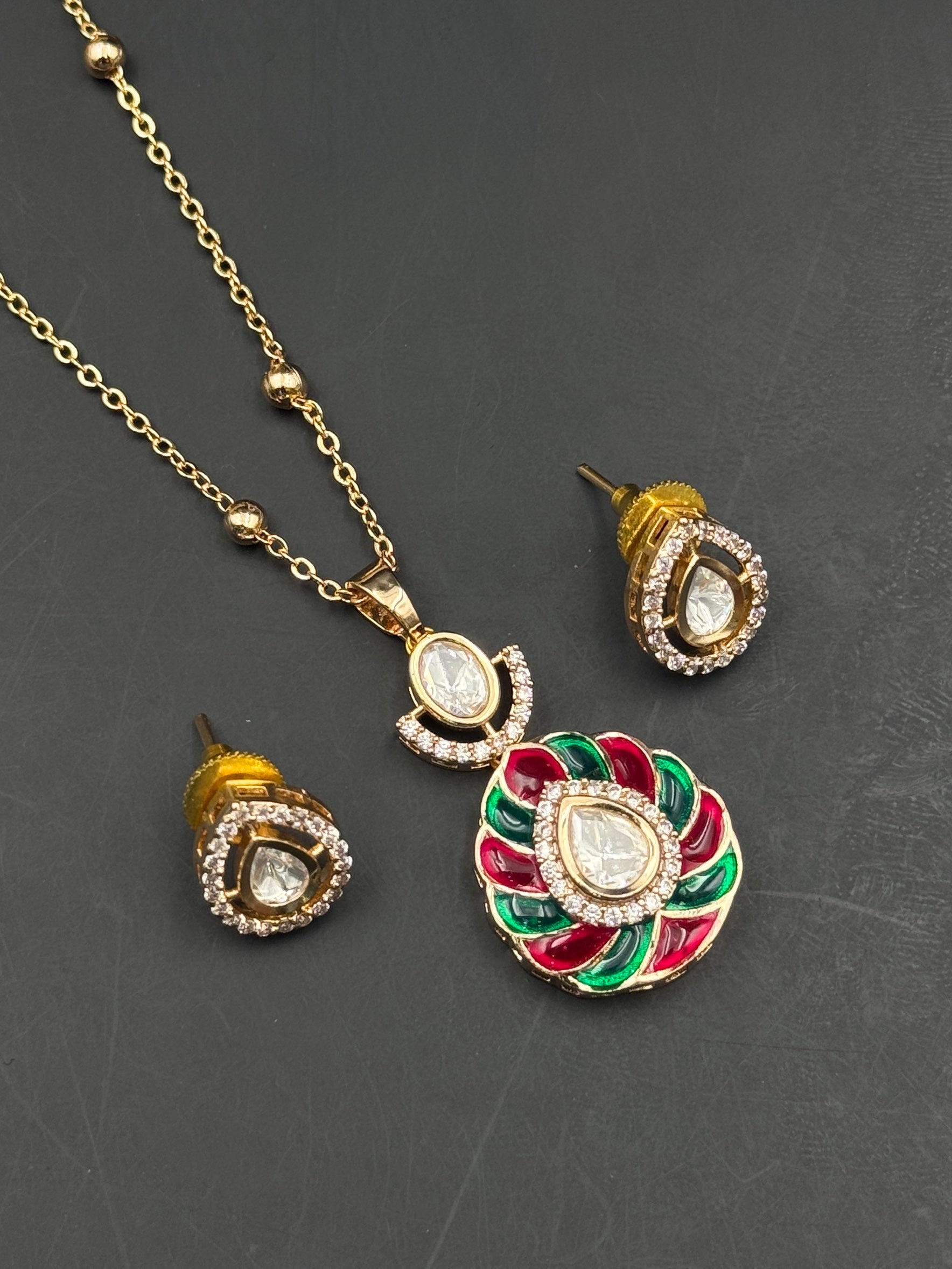 NOORA PENDANT