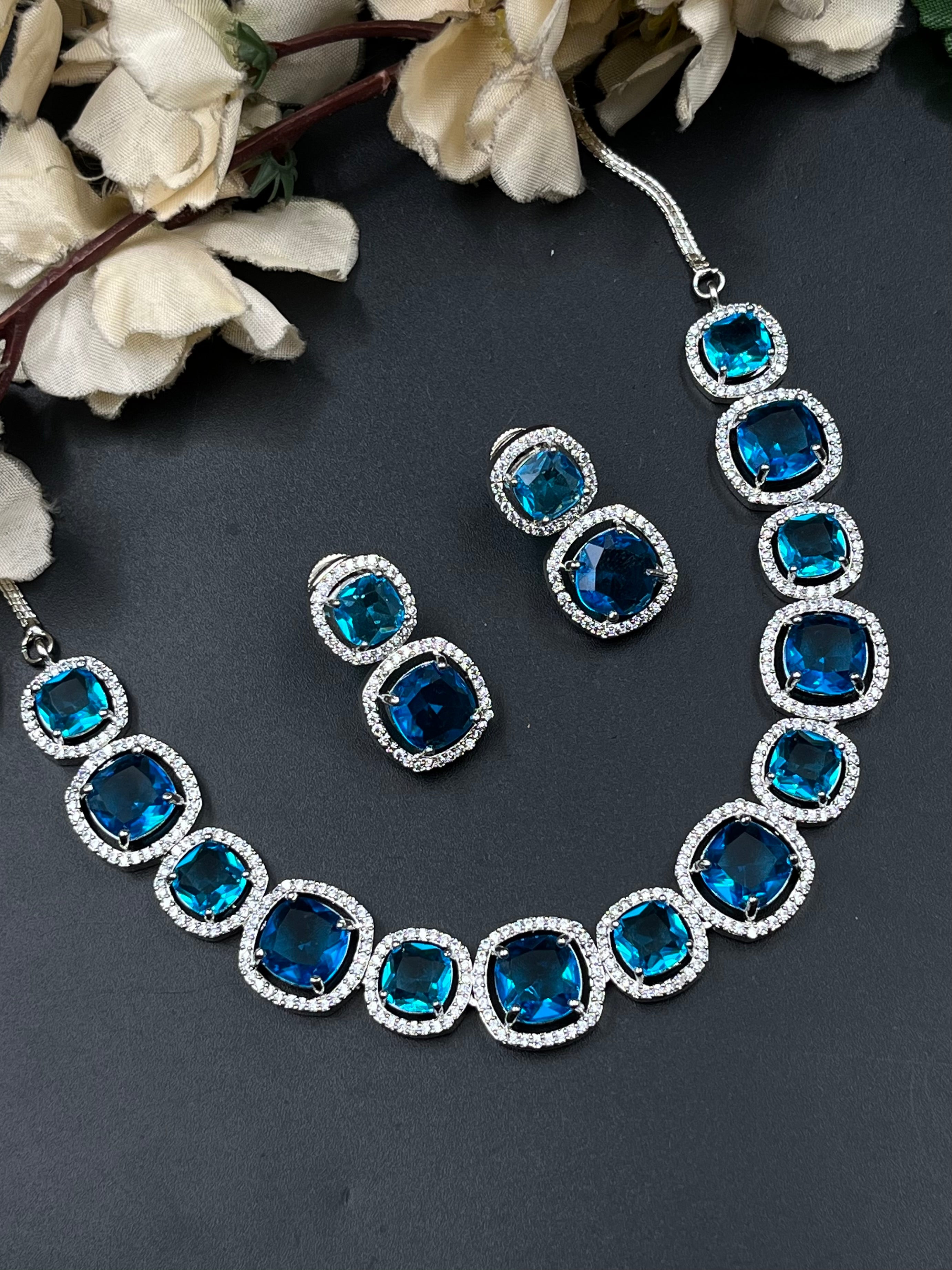 LIYANA NECKLACE
