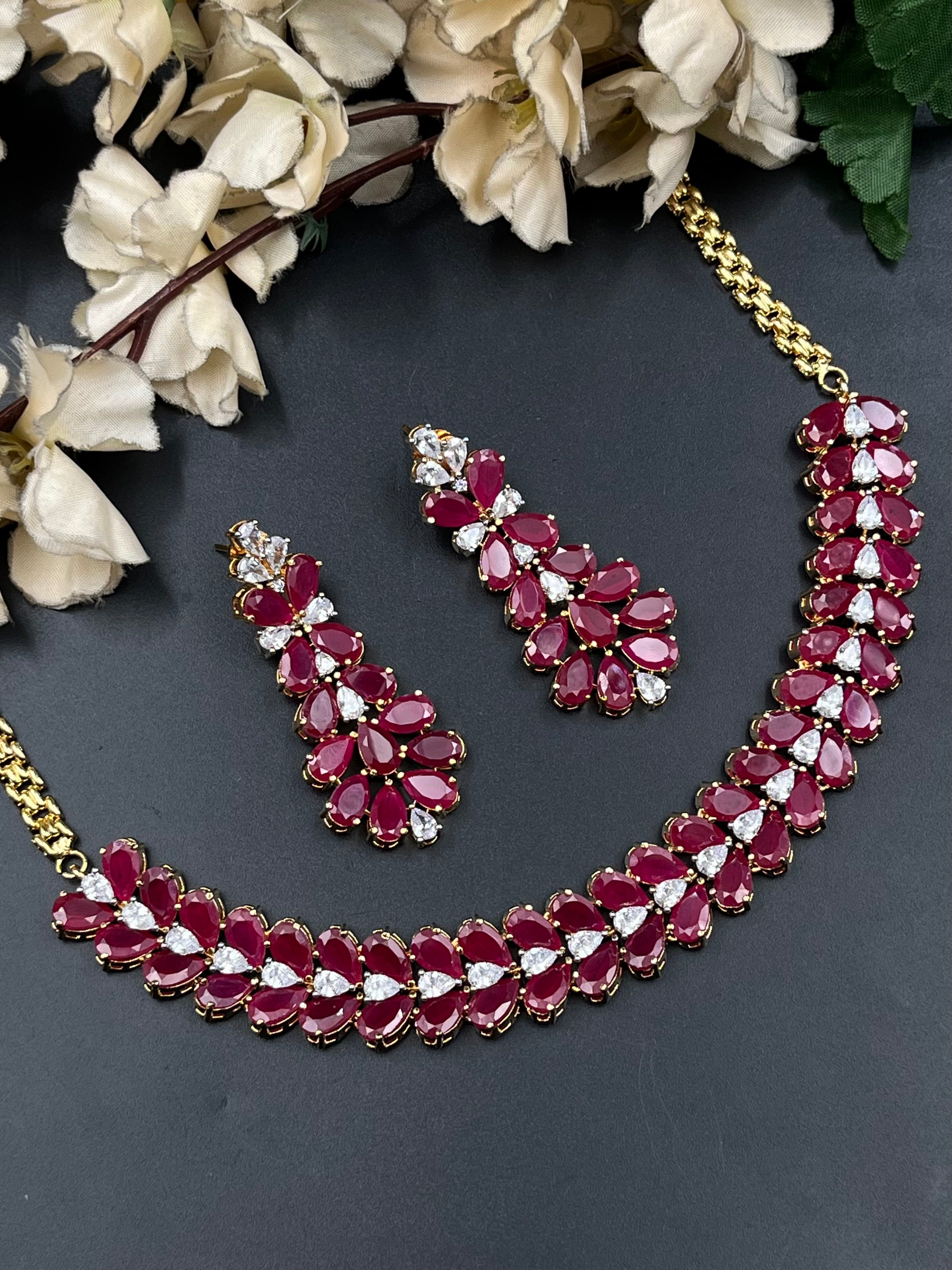 NELLIE NECKLACE