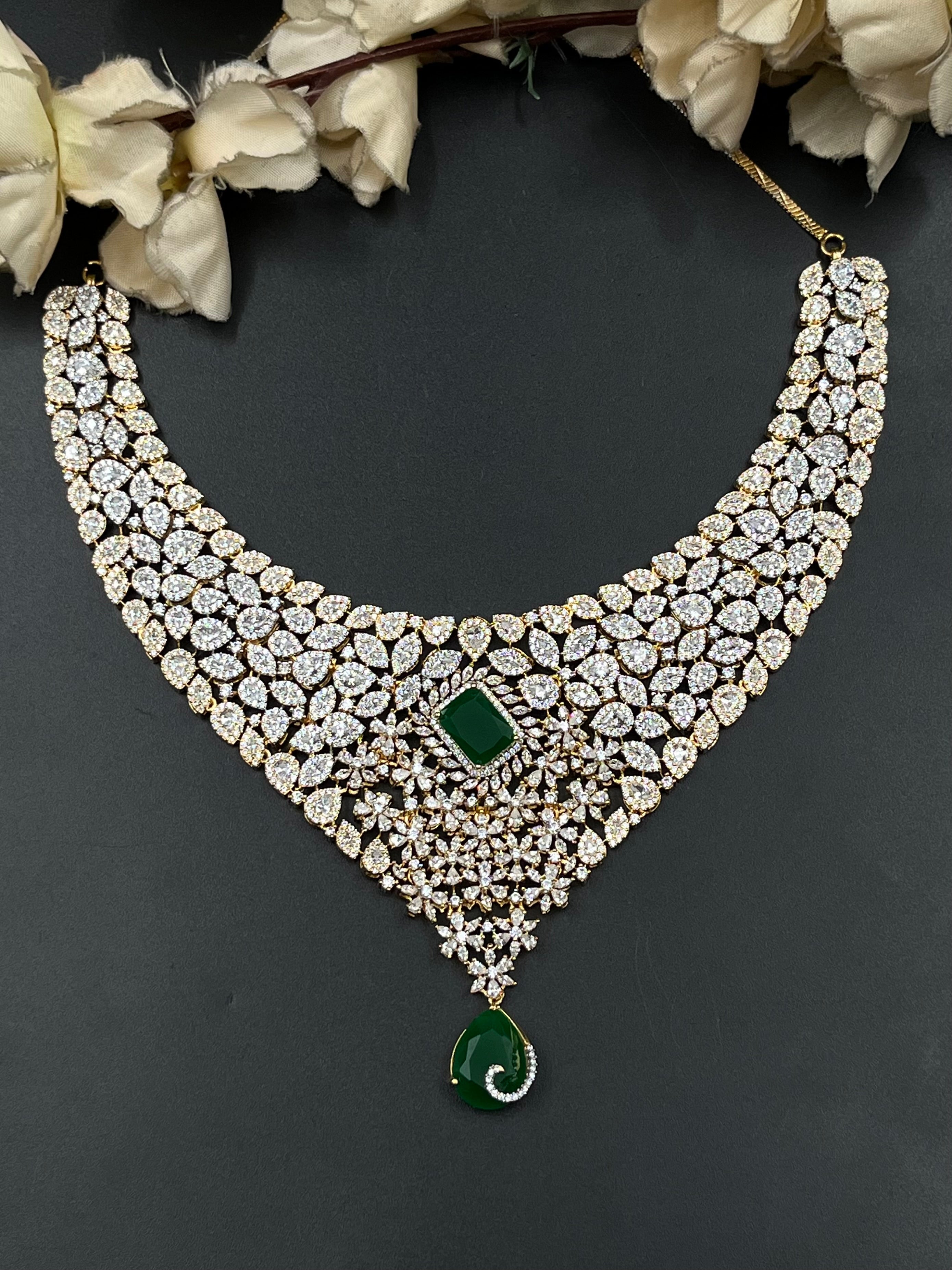 NAIDA NECKLACE