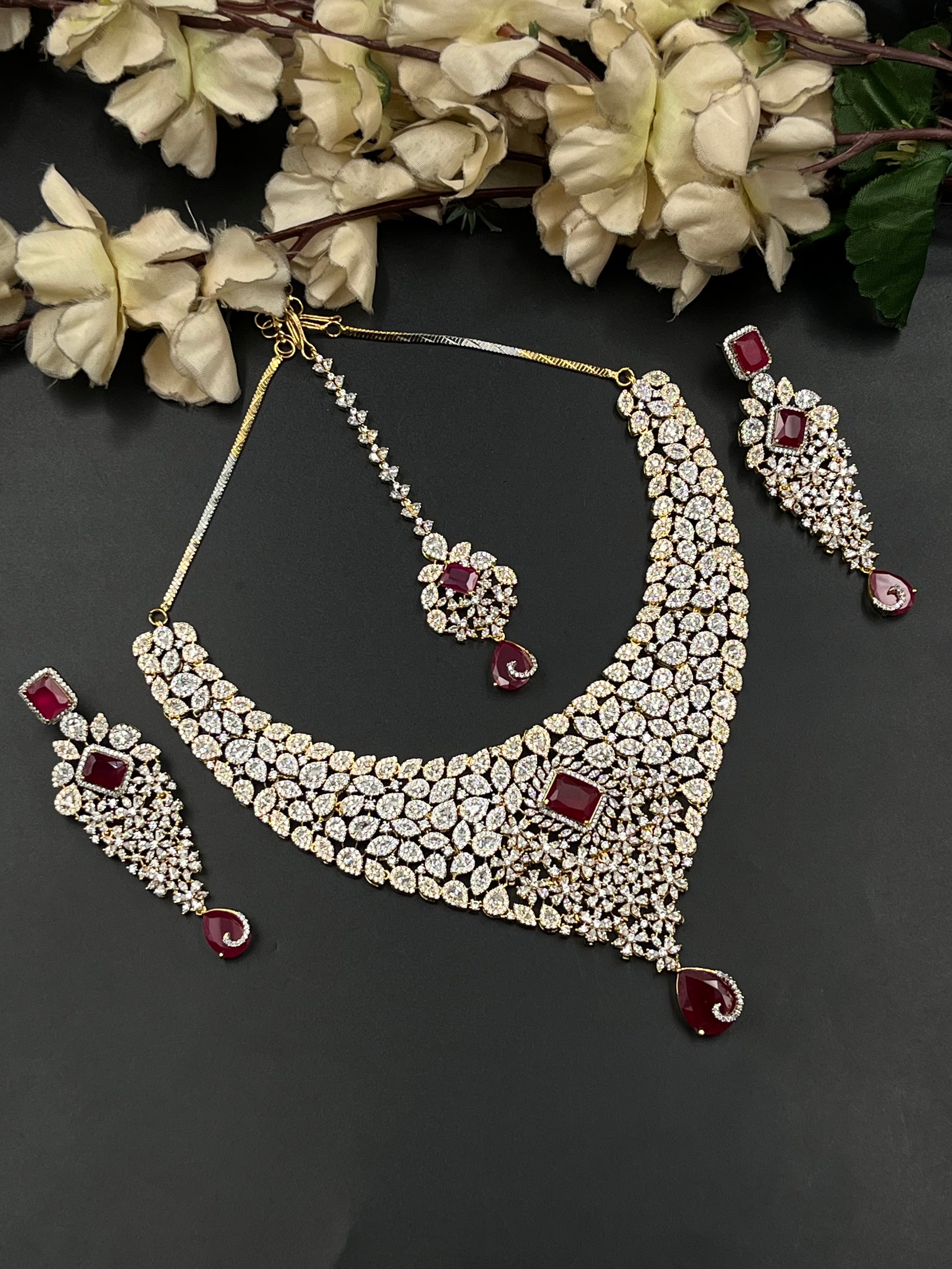 NAIDA NECKLACE
