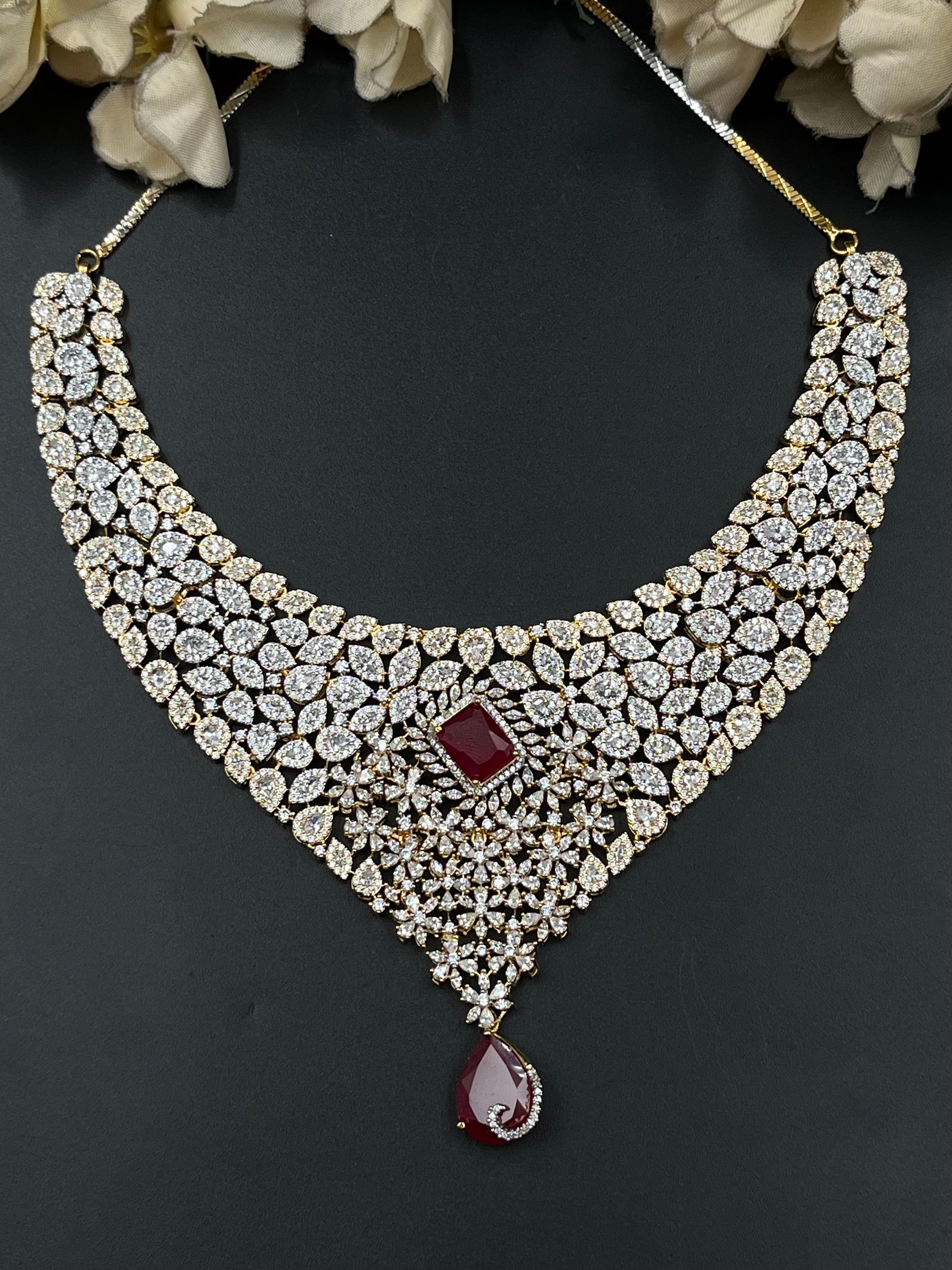 NAIDA NECKLACE