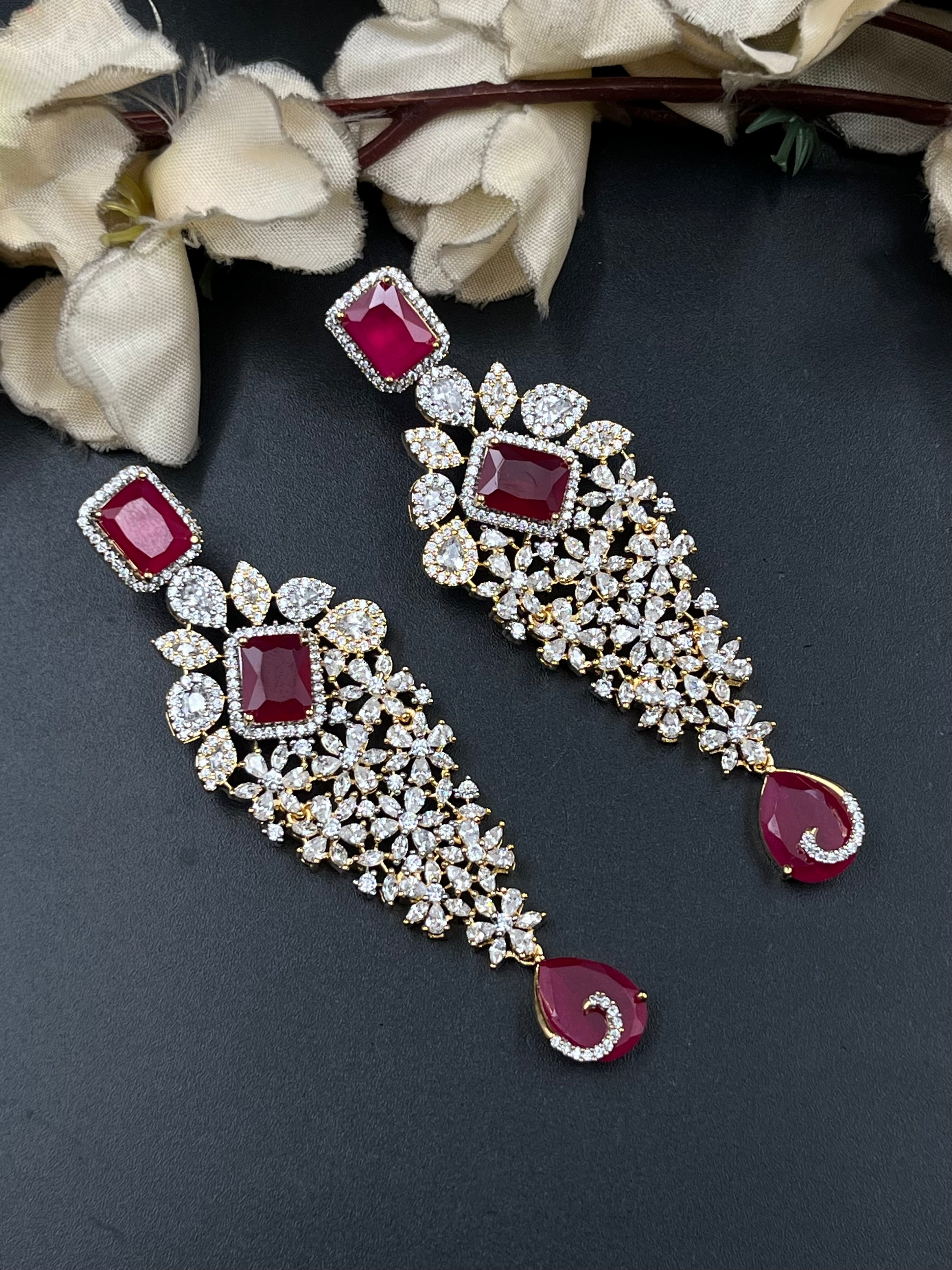 NAIDA NECKLACE