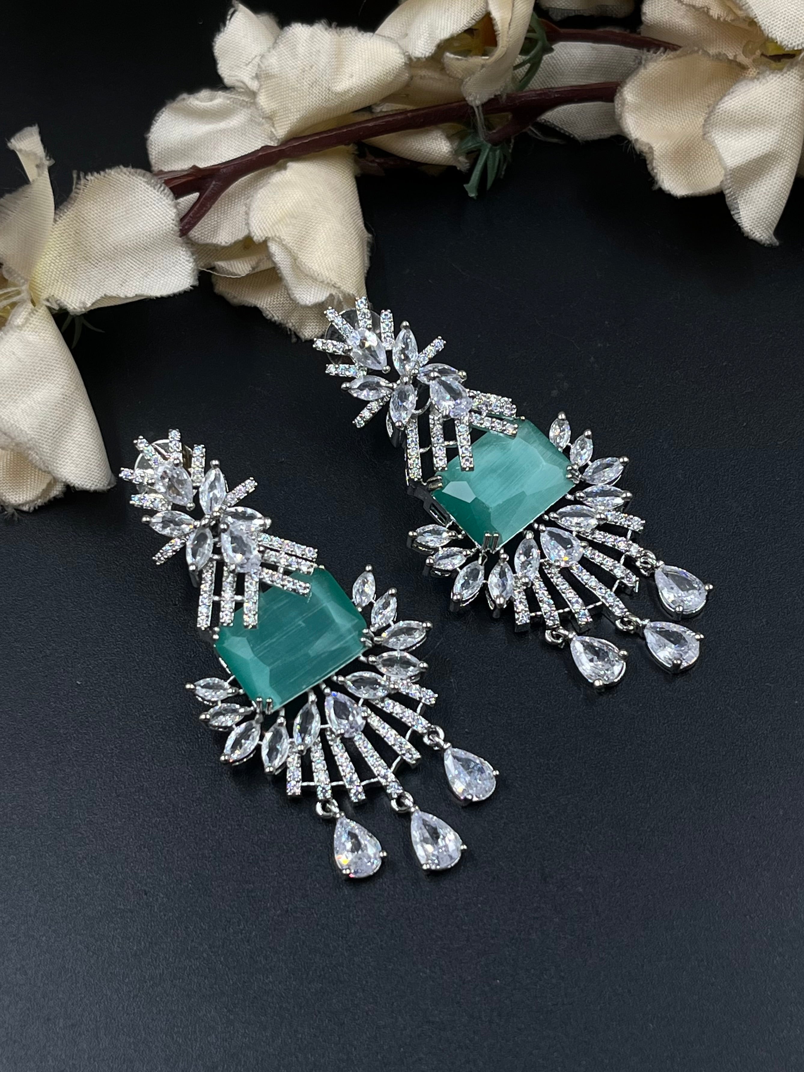 AVNI NECKLACE