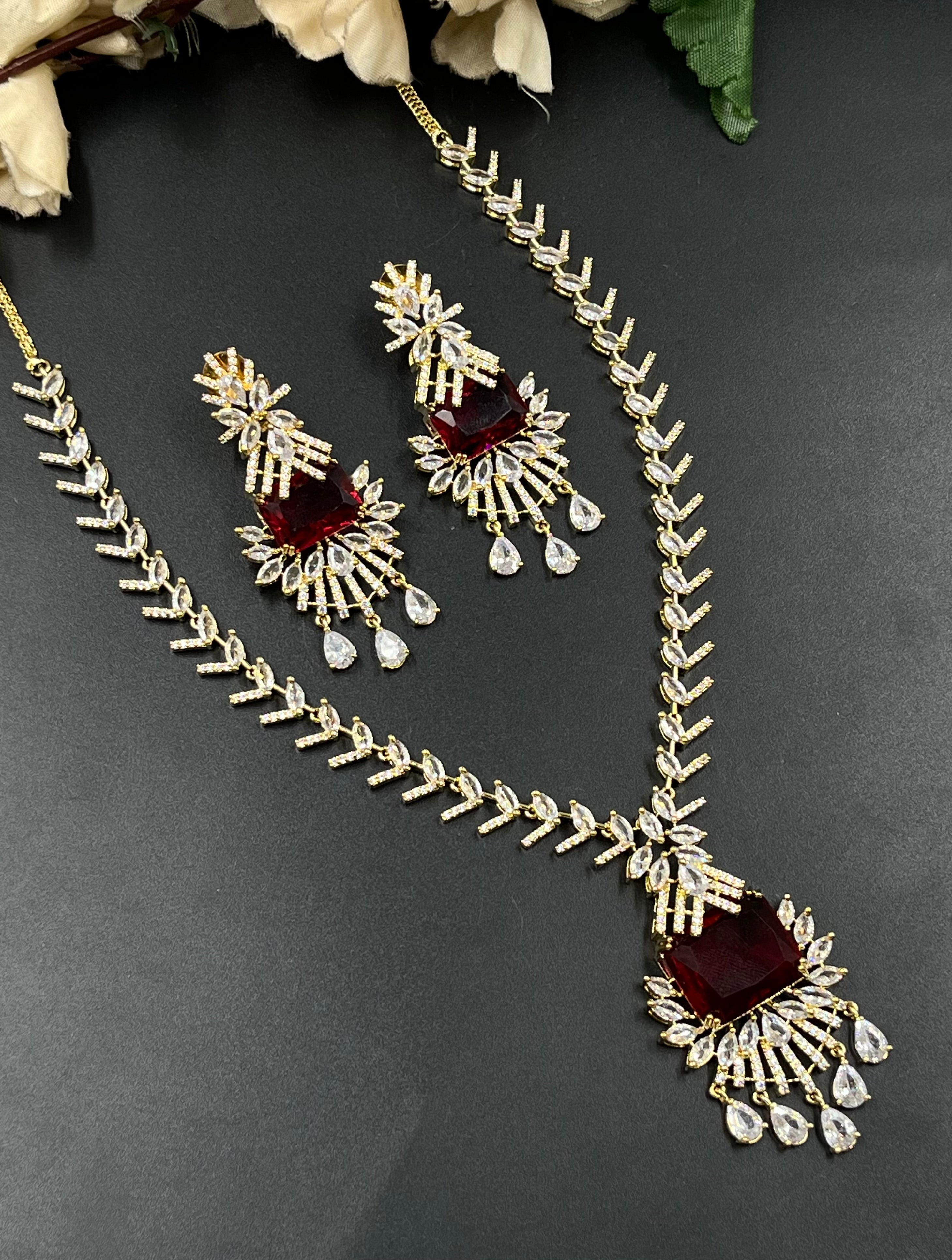 AVNI NECKLACE