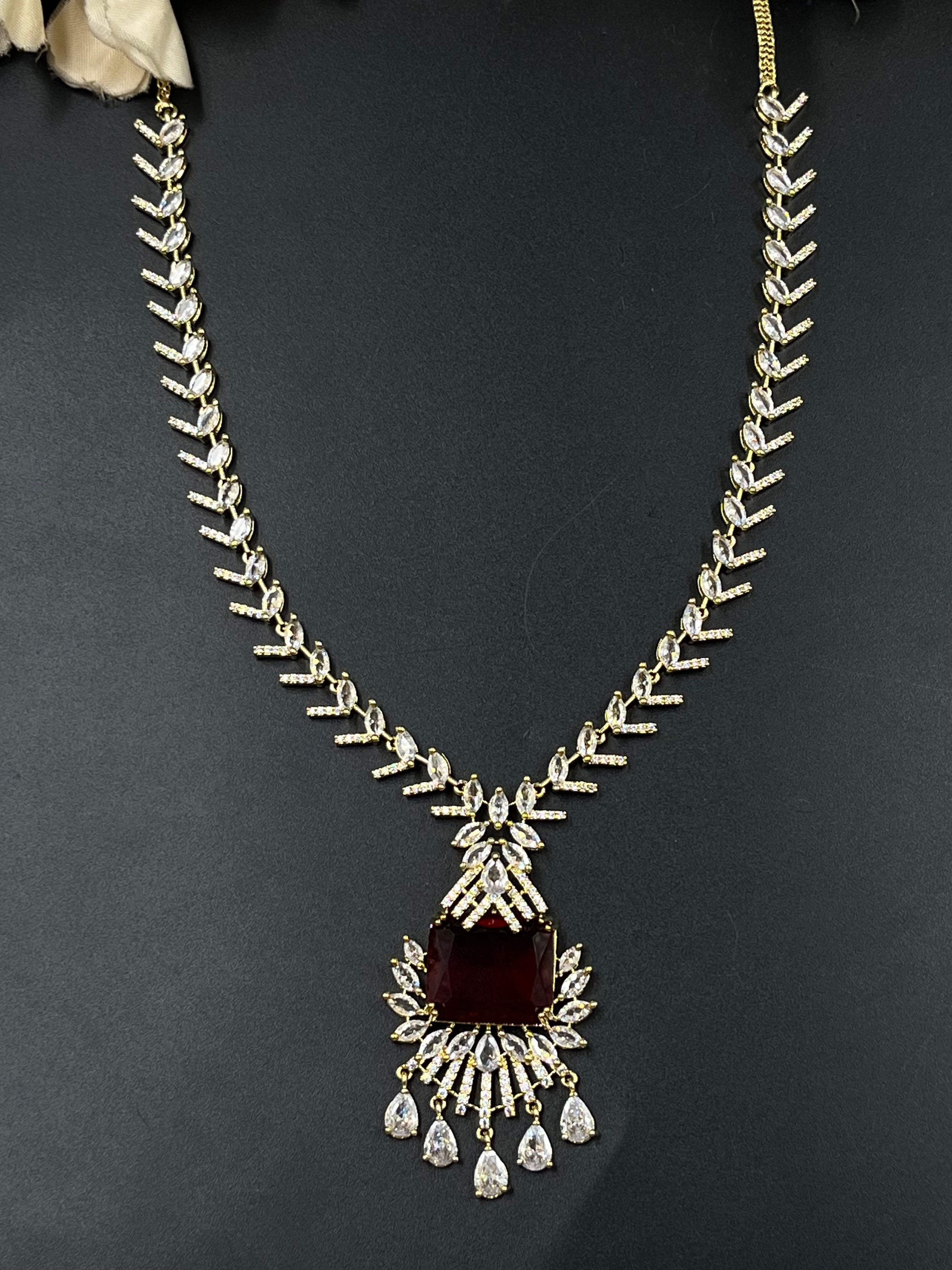 AVNI NECKLACE