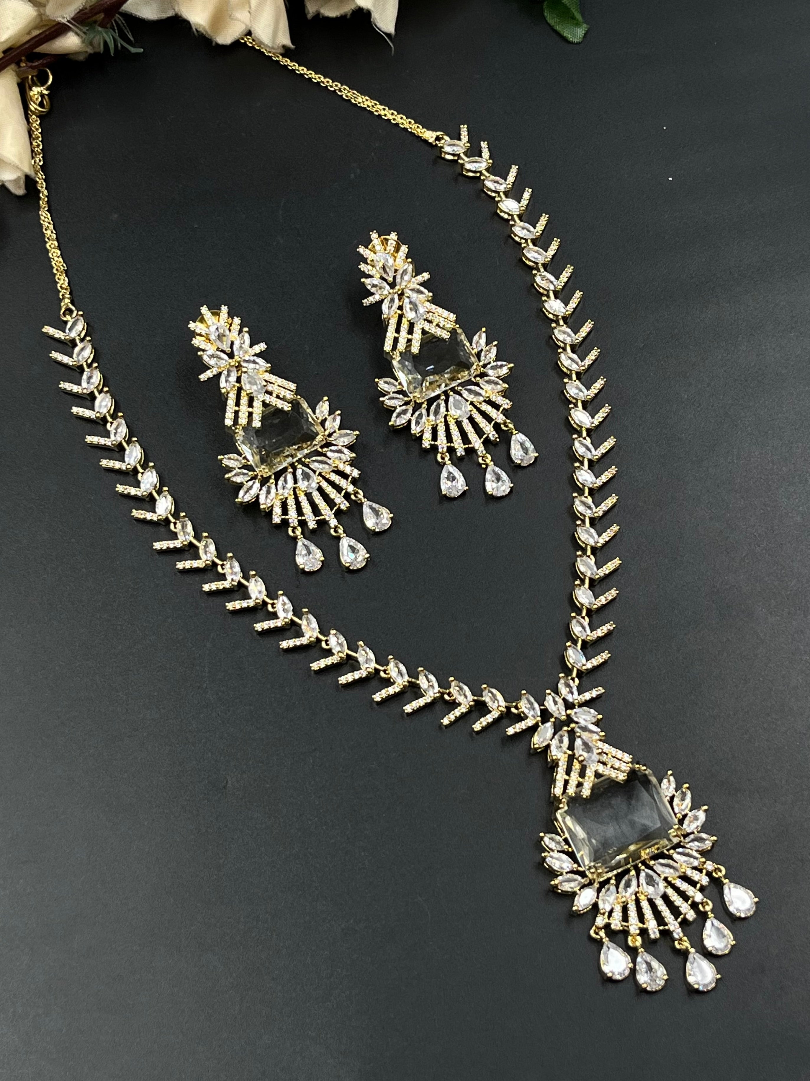 AVNI NECKLACE