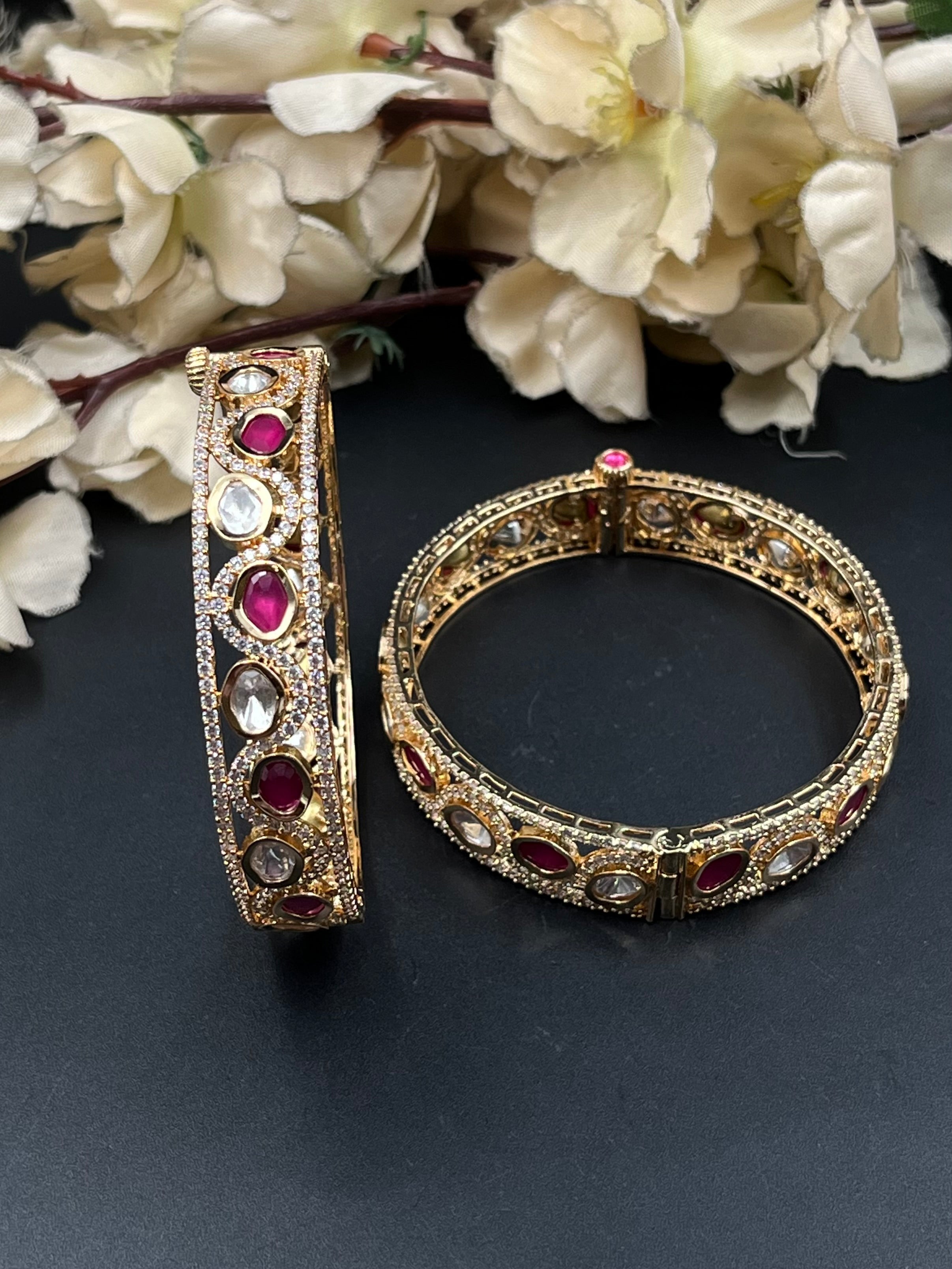 OILVA BANGLES