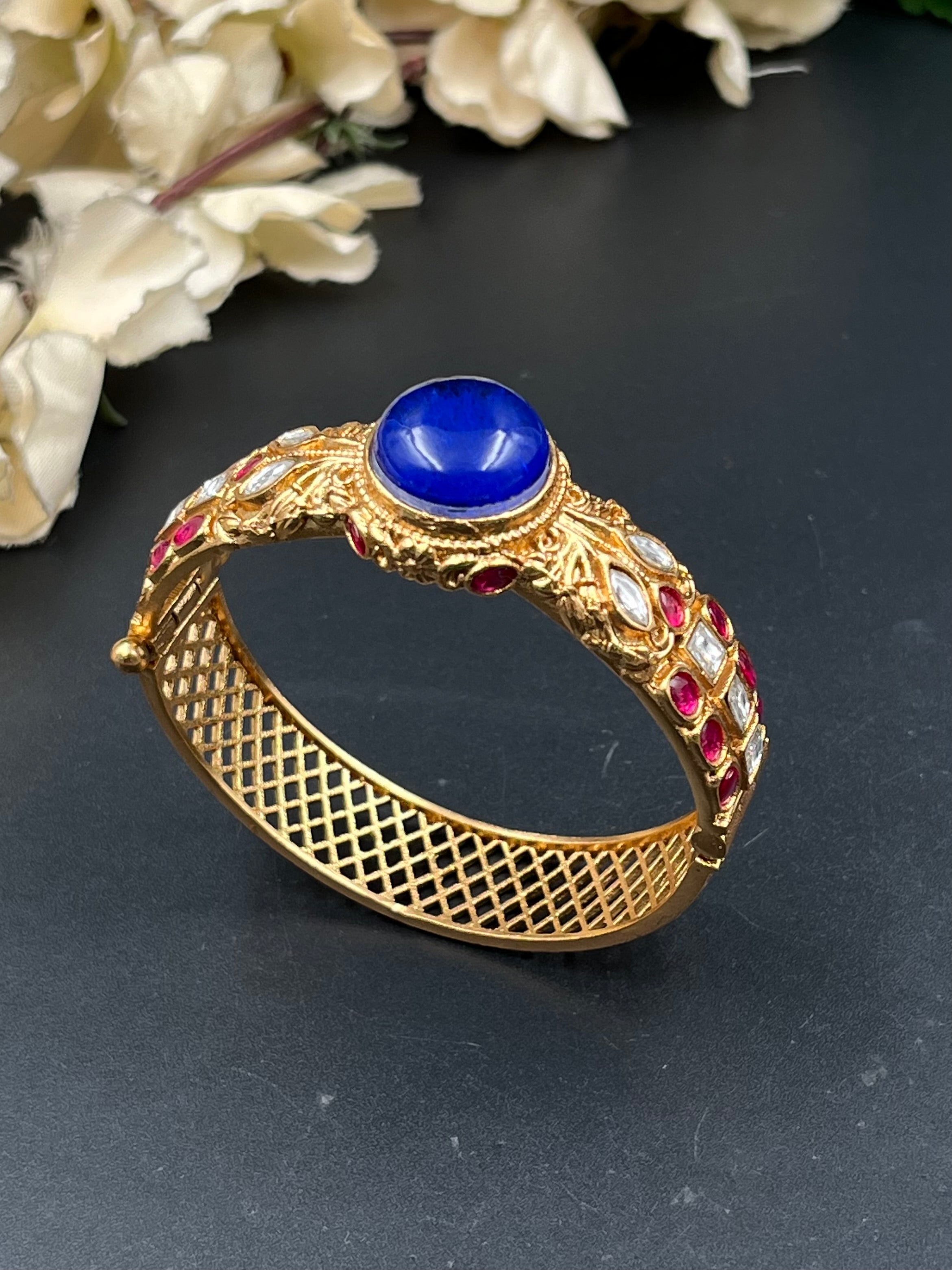 TIGYAS BRACELET