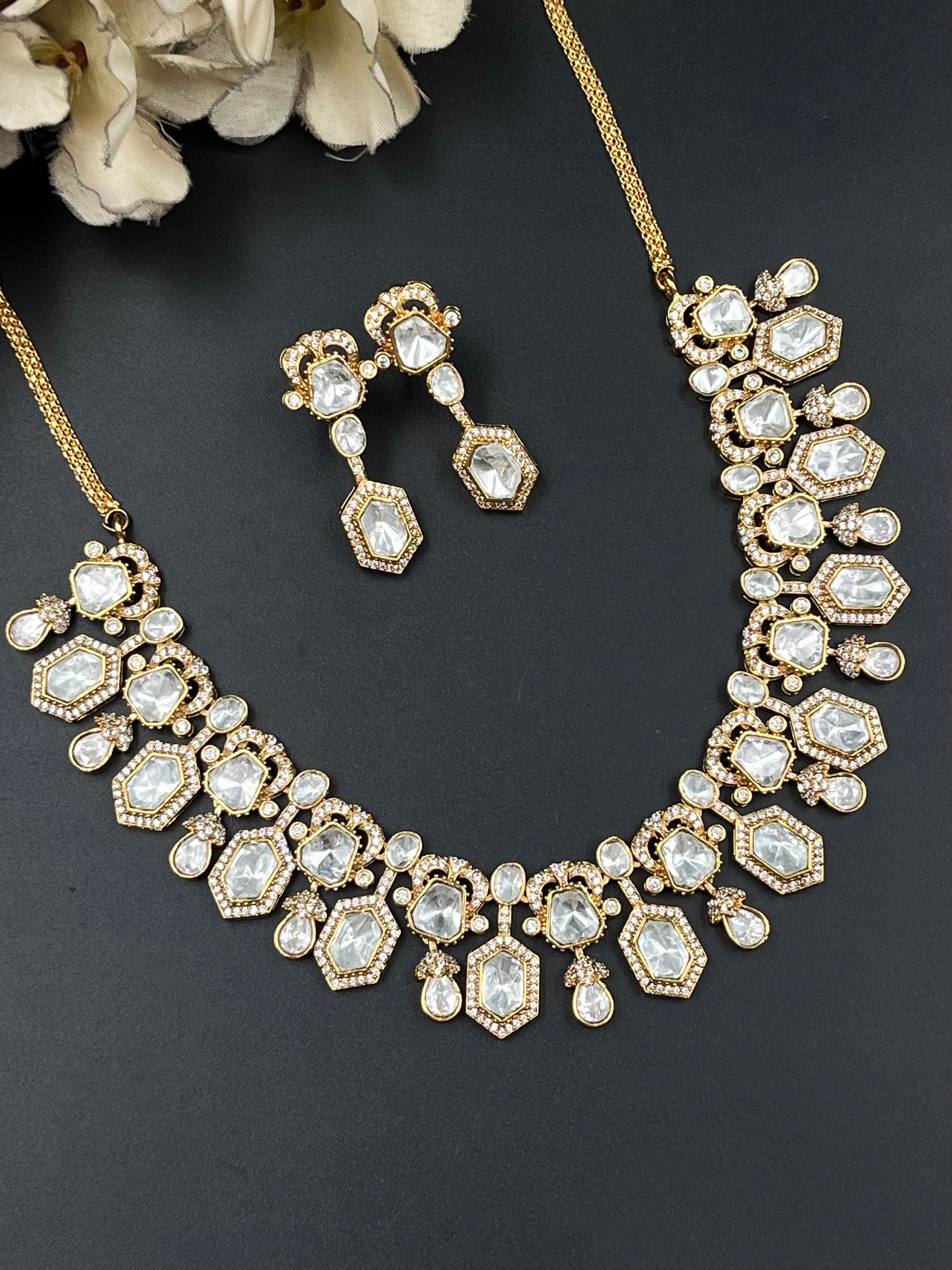 NADA NECKLACE