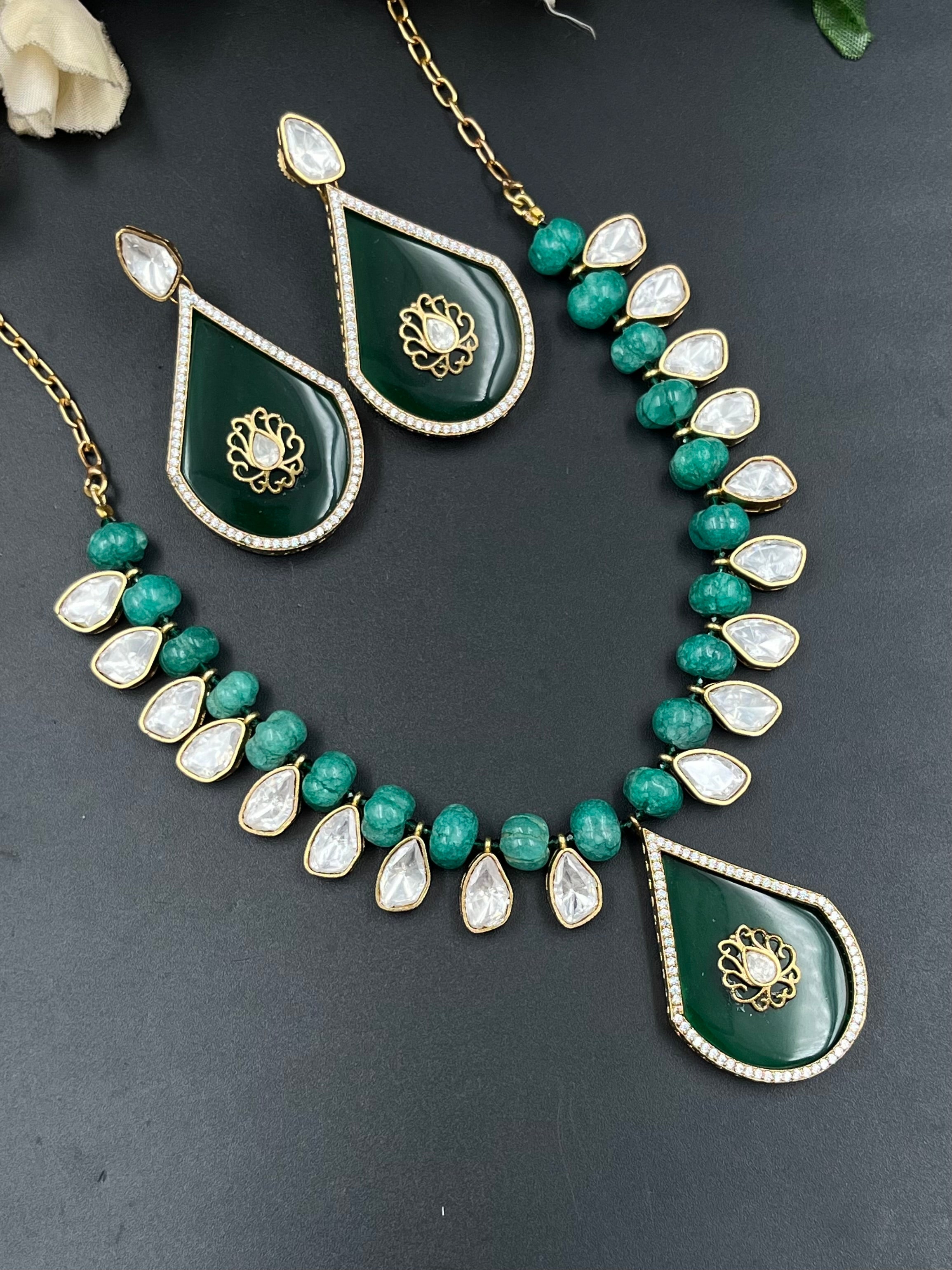 LIYA NECKLACE