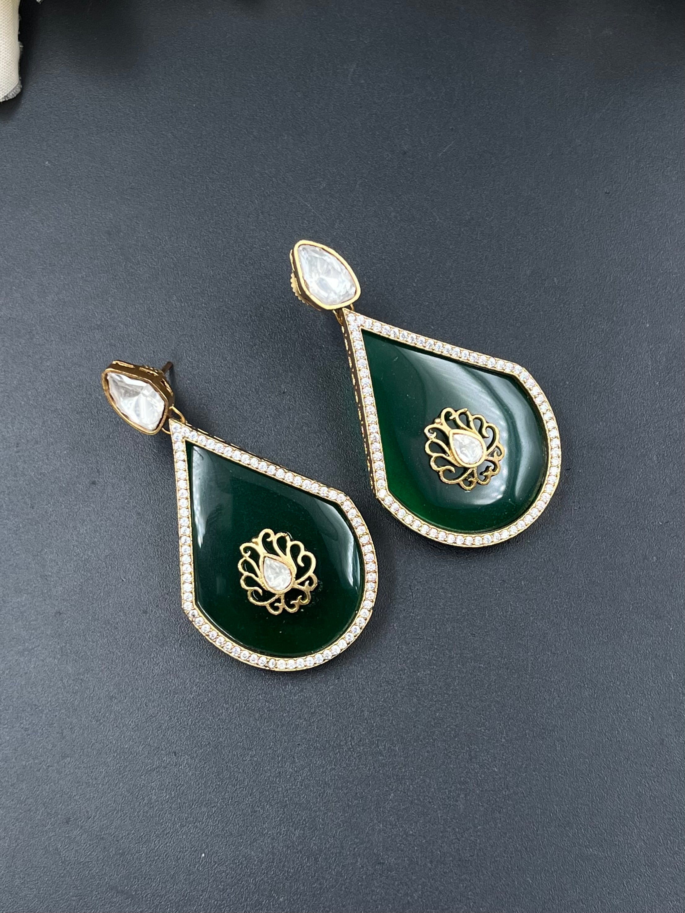 LIYA NECKLACE