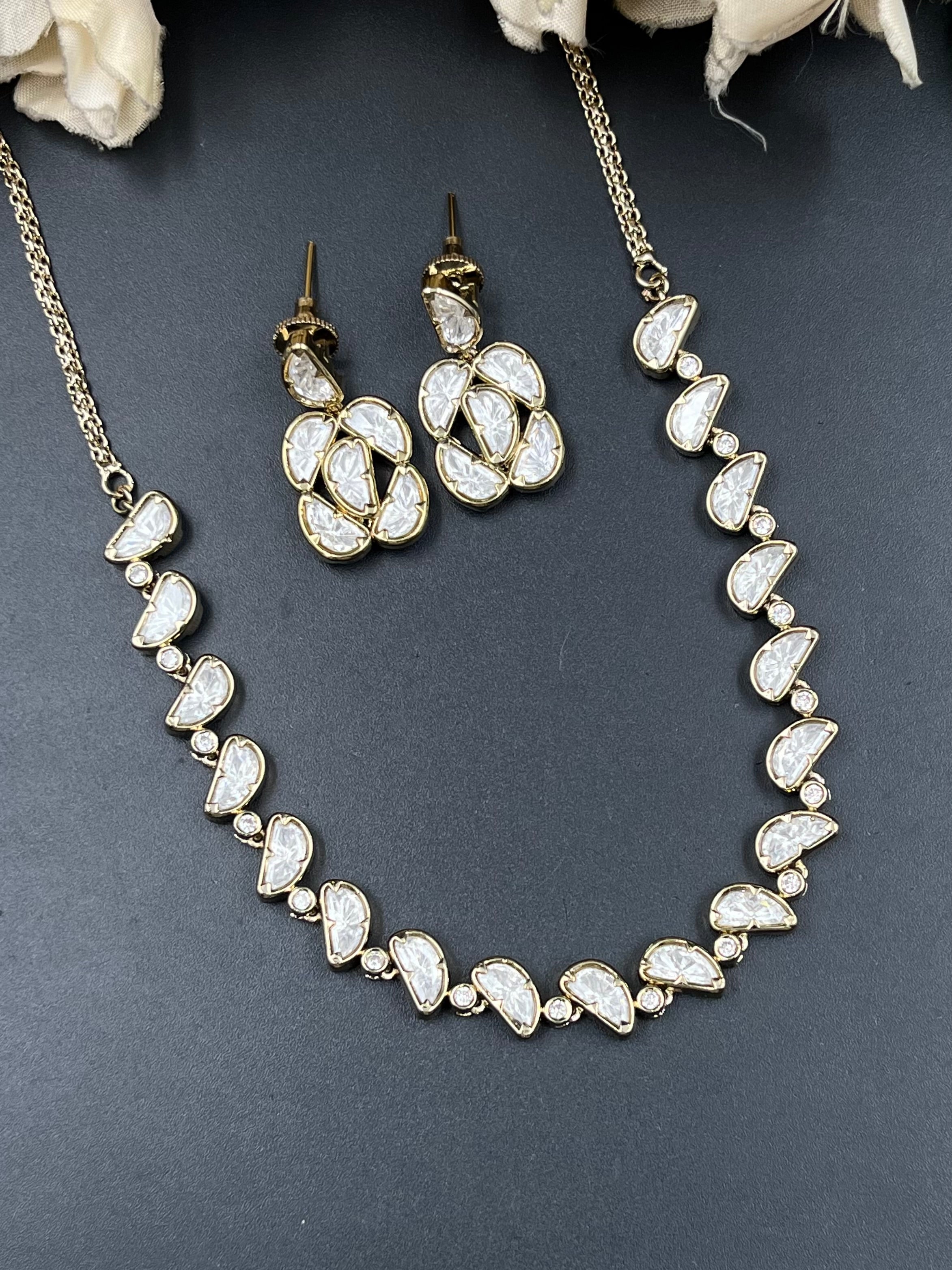 MIYA NECKLACE
