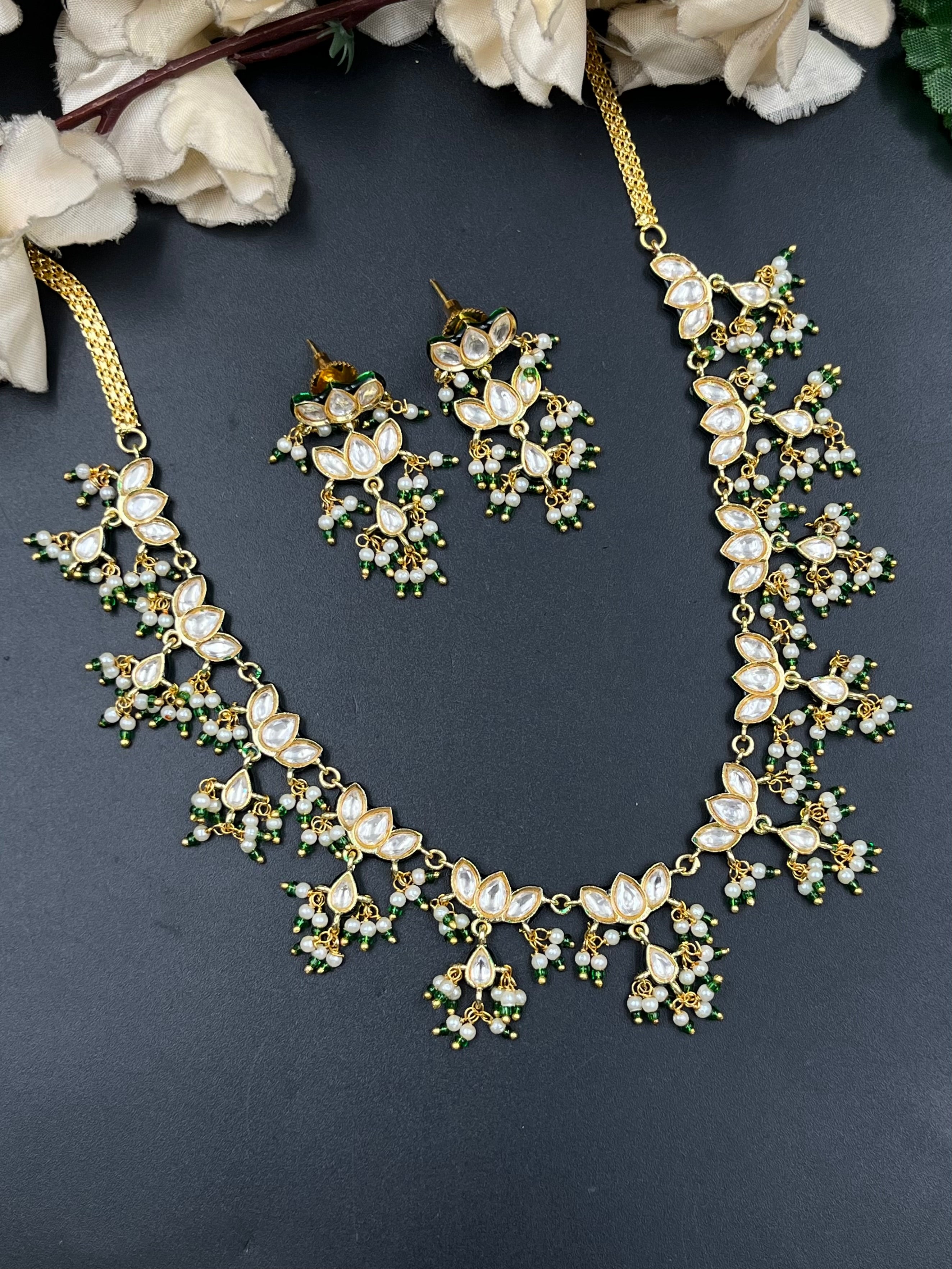 GIYAS NECKLACE