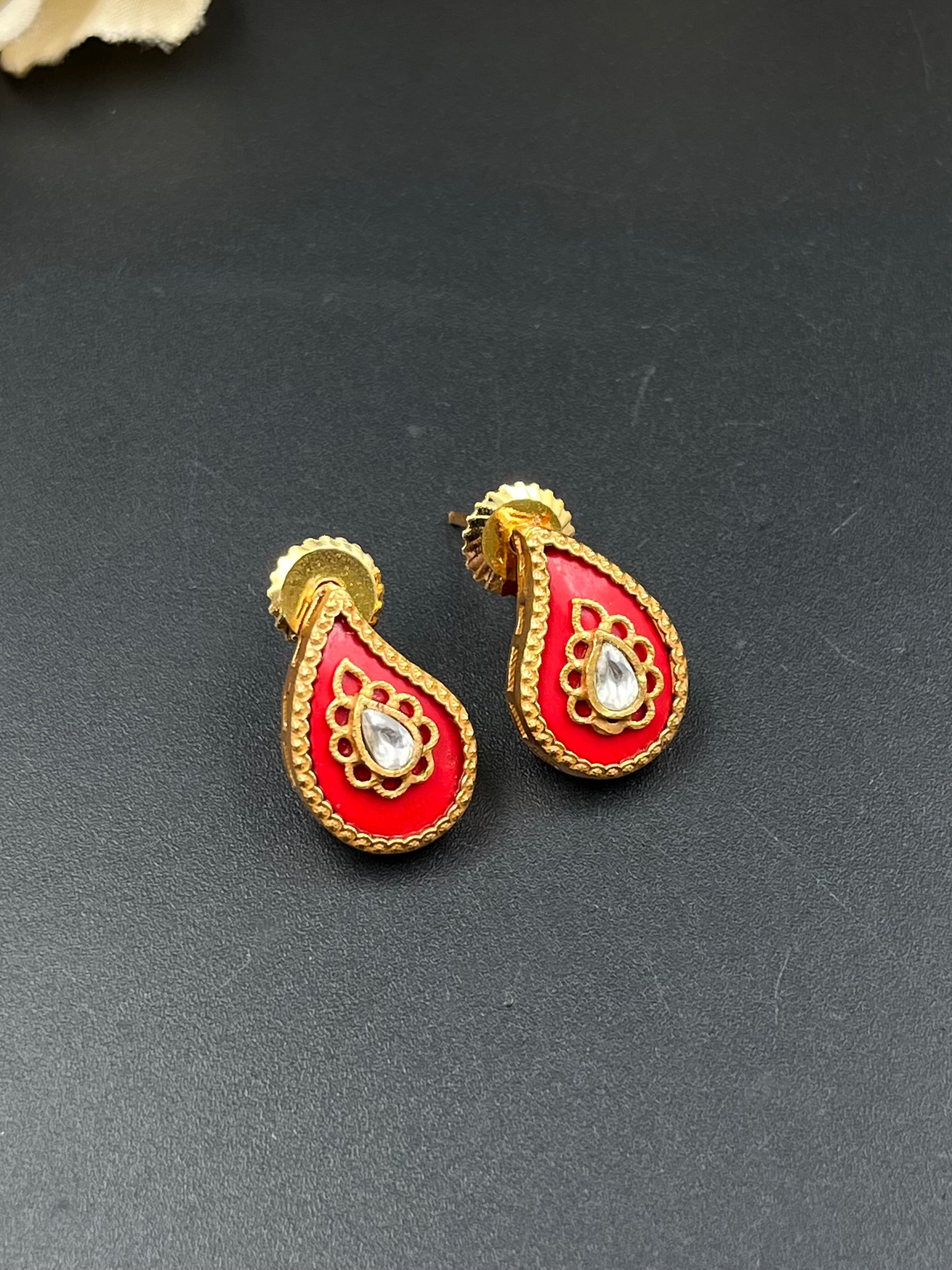 EIYAS NECKLACE