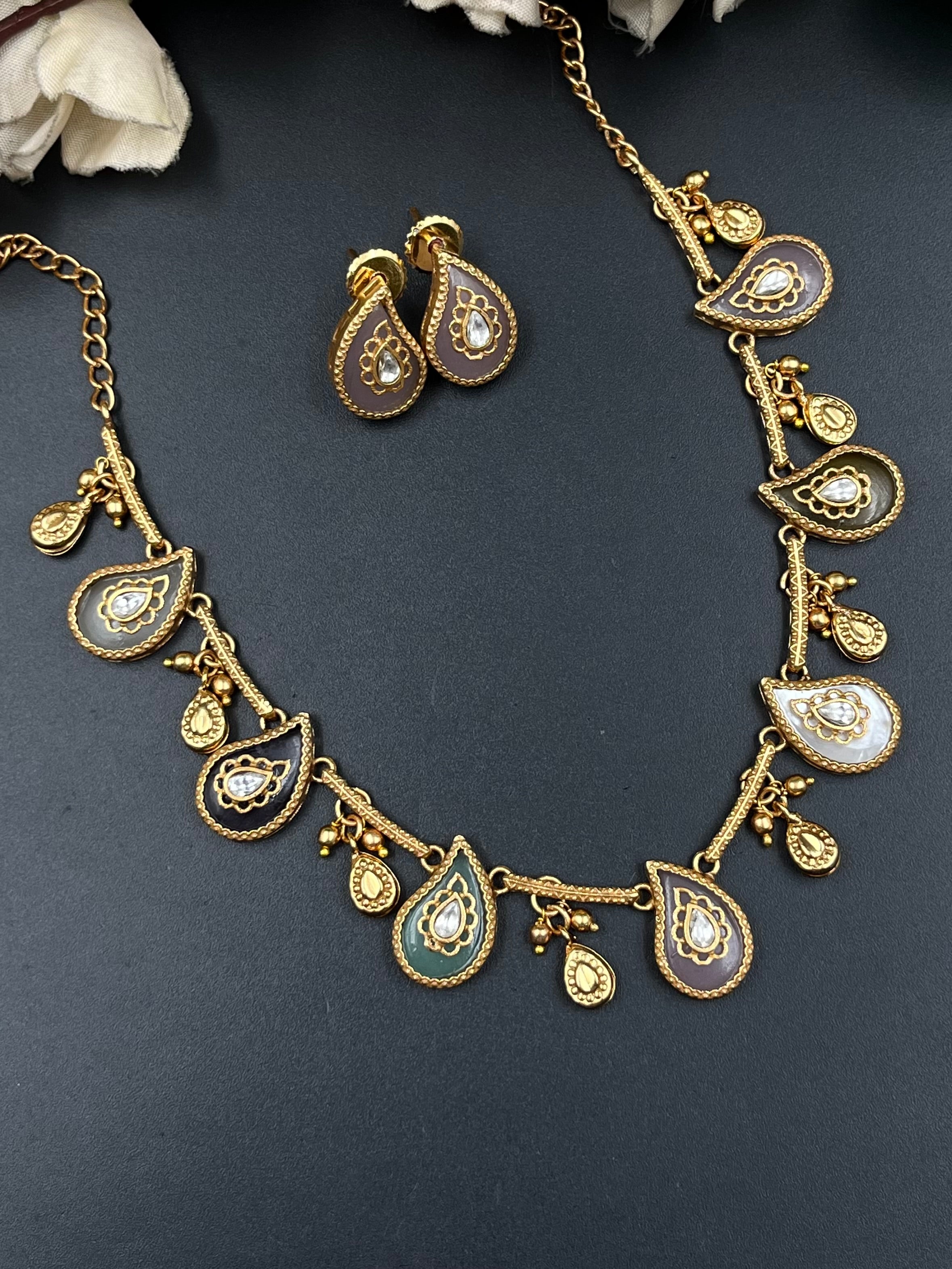 EIYAS NECKLACE