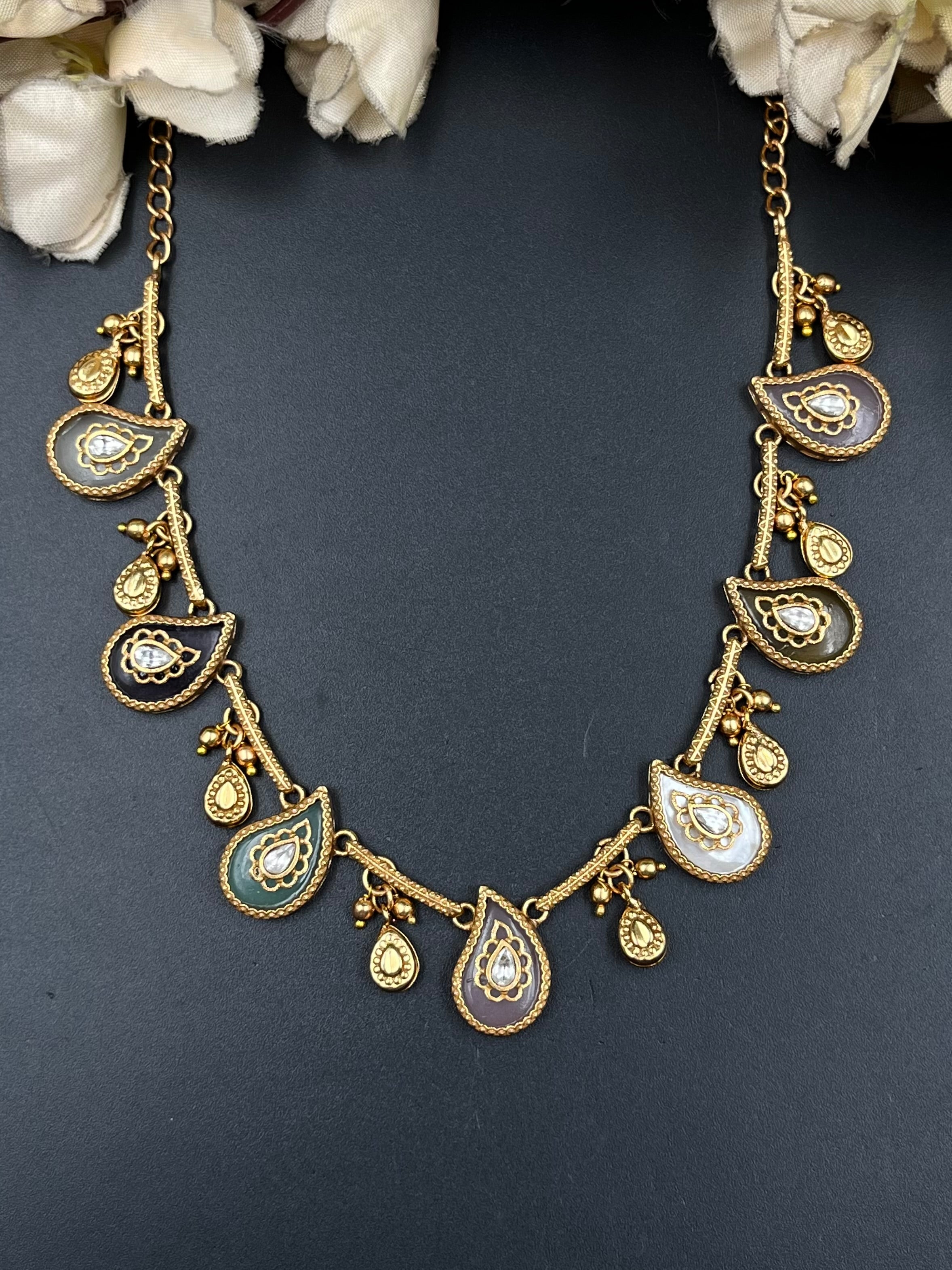 EIYAS NECKLACE
