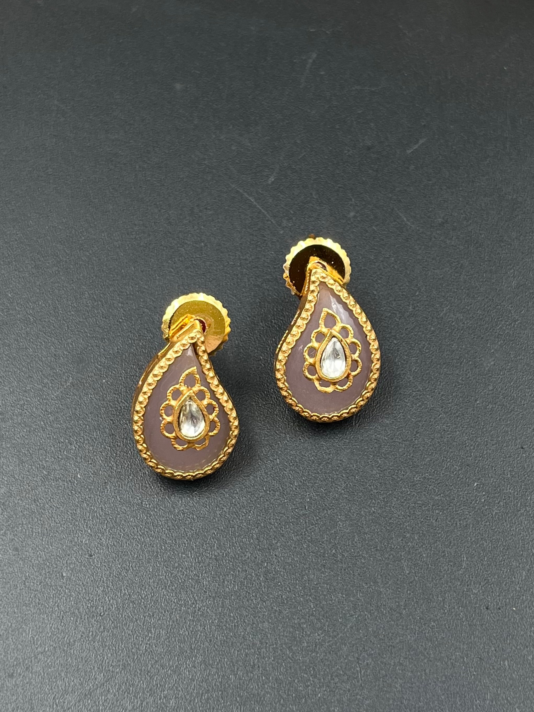 EIYAS NECKLACE