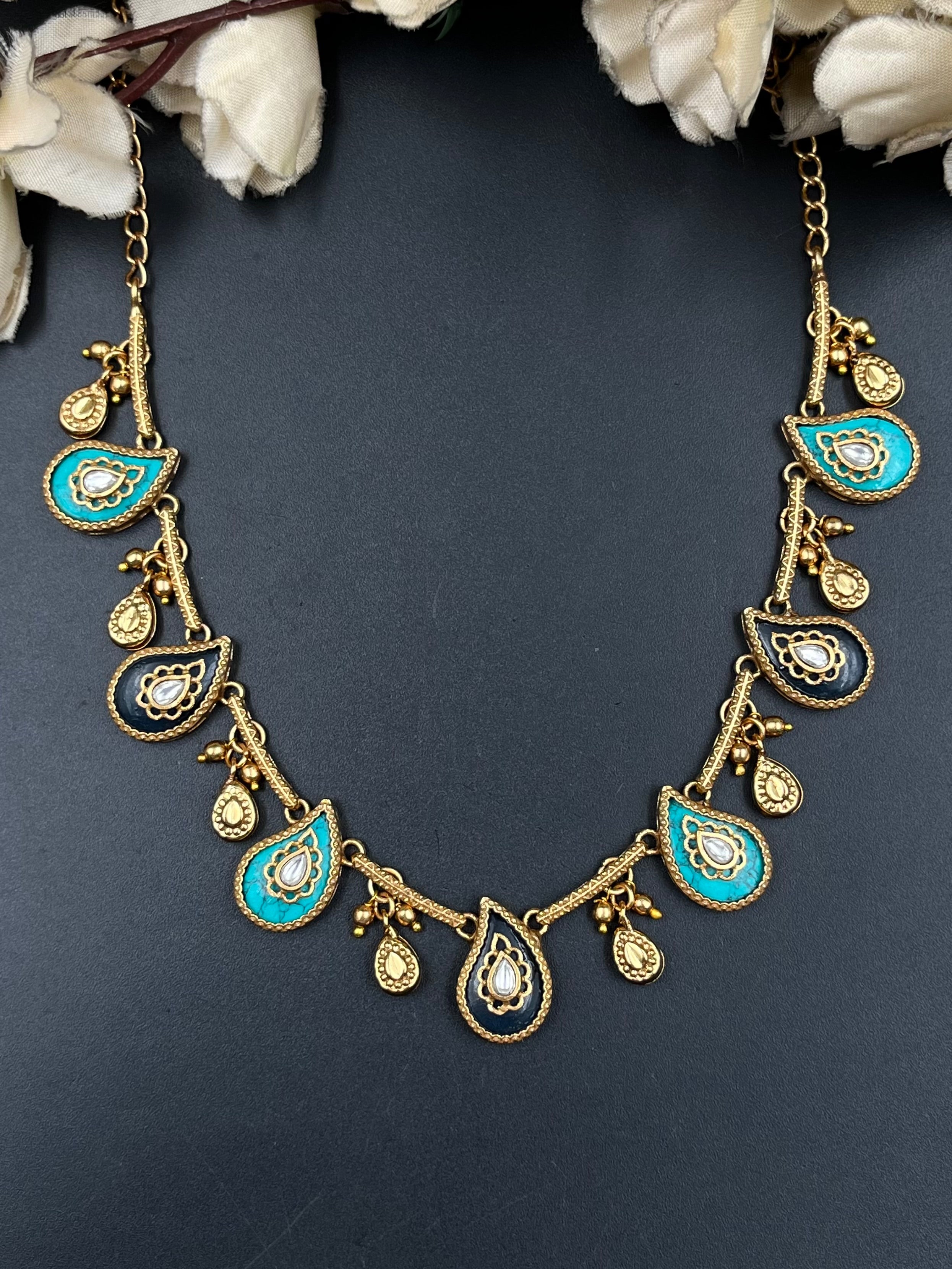 EIYAS NECKLACE