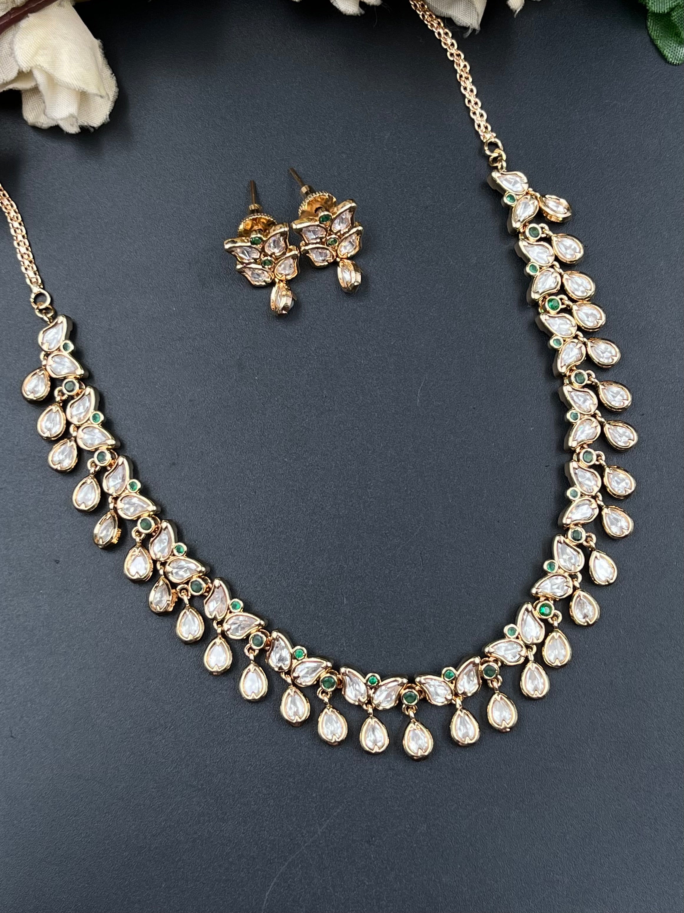 JIYAKS NECKLACE