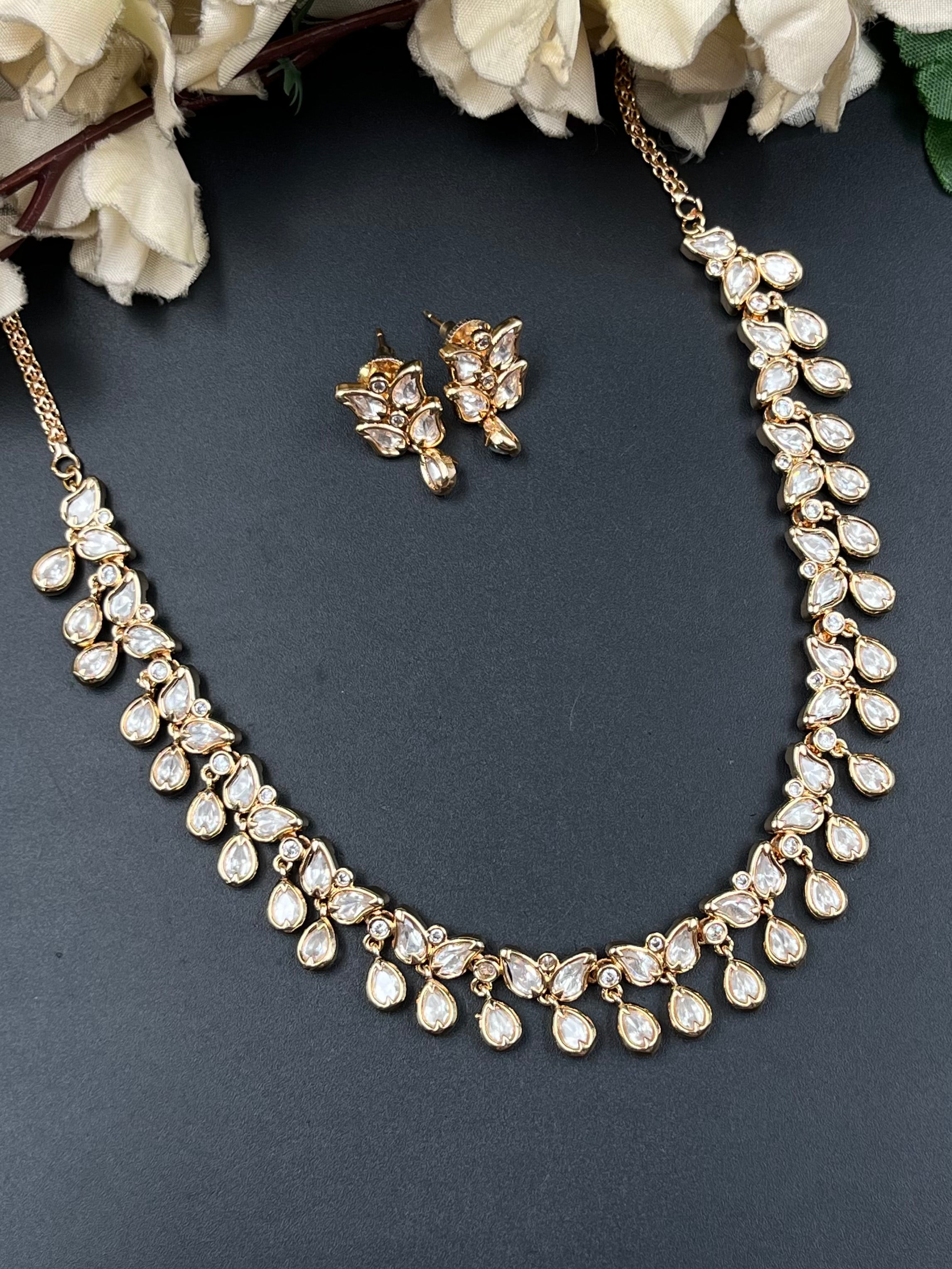 JIYAKS NECKLACE
