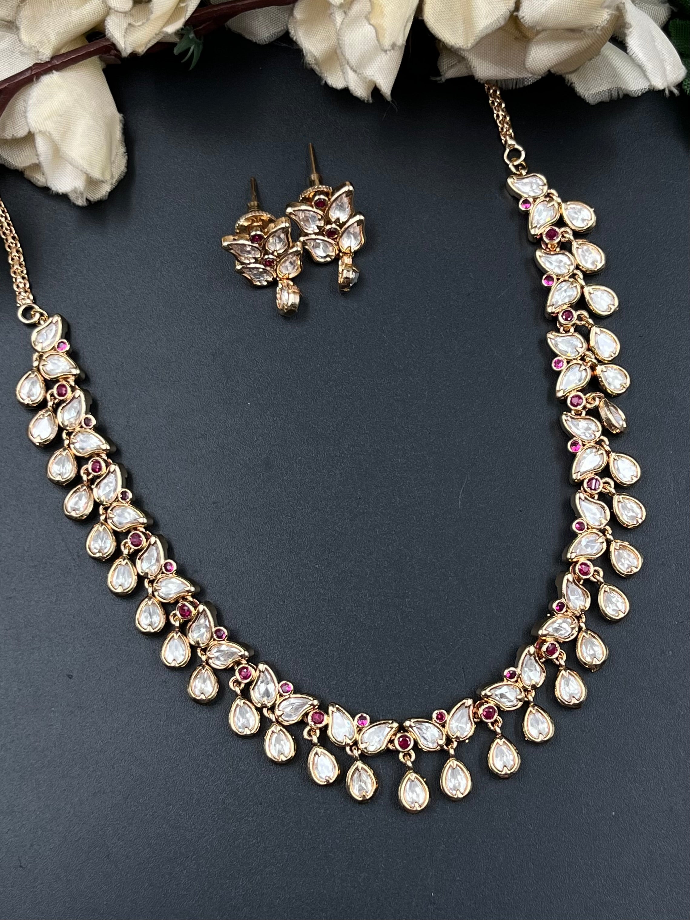 JIYAKS NECKLACE