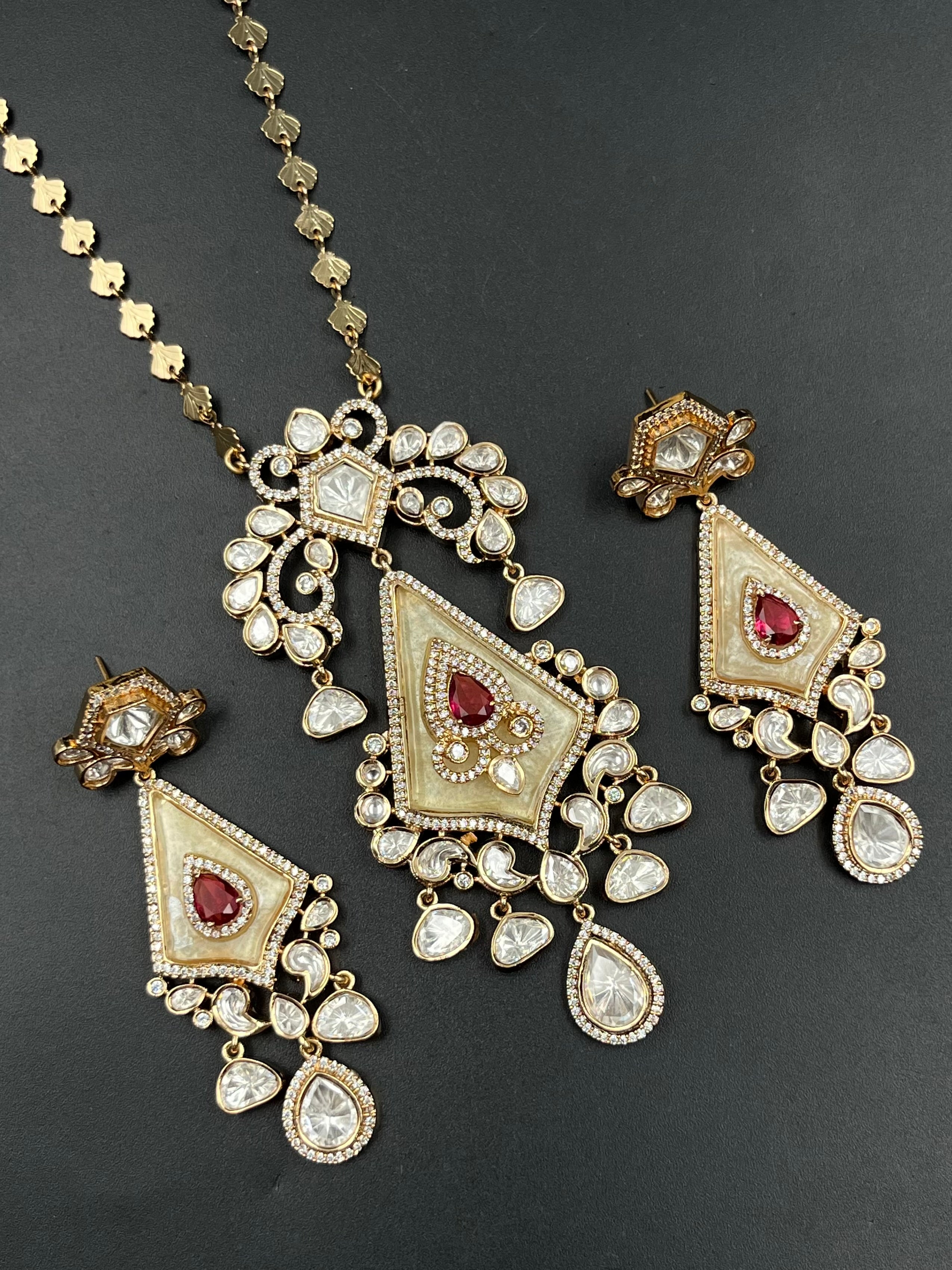 LIYO NECKLACE
