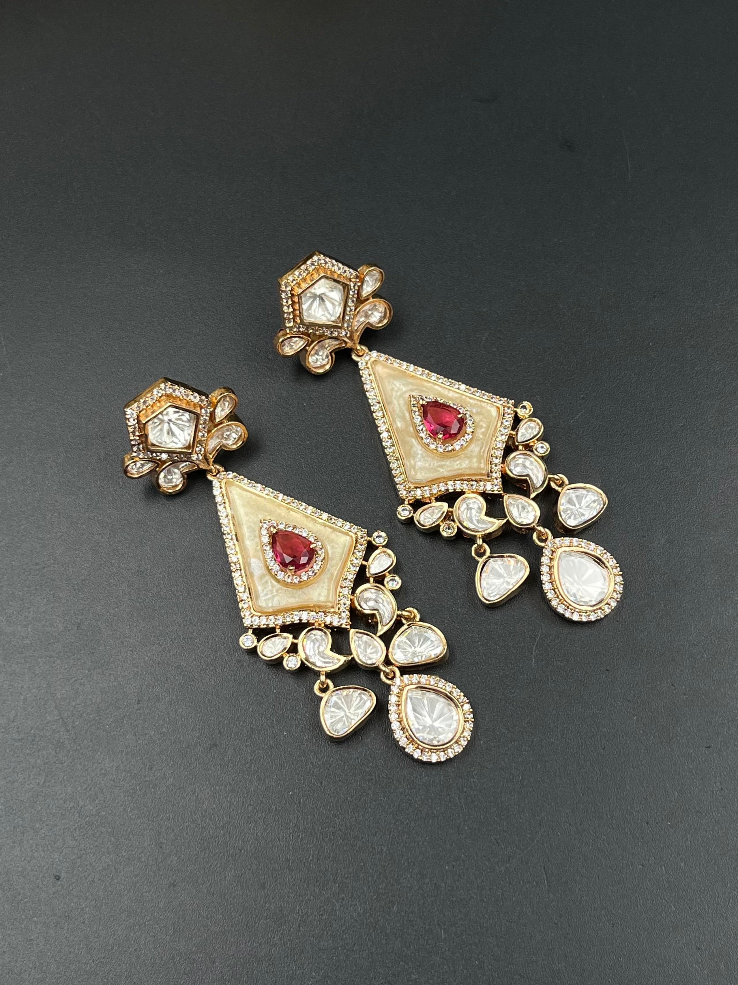 LIYO NECKLACE