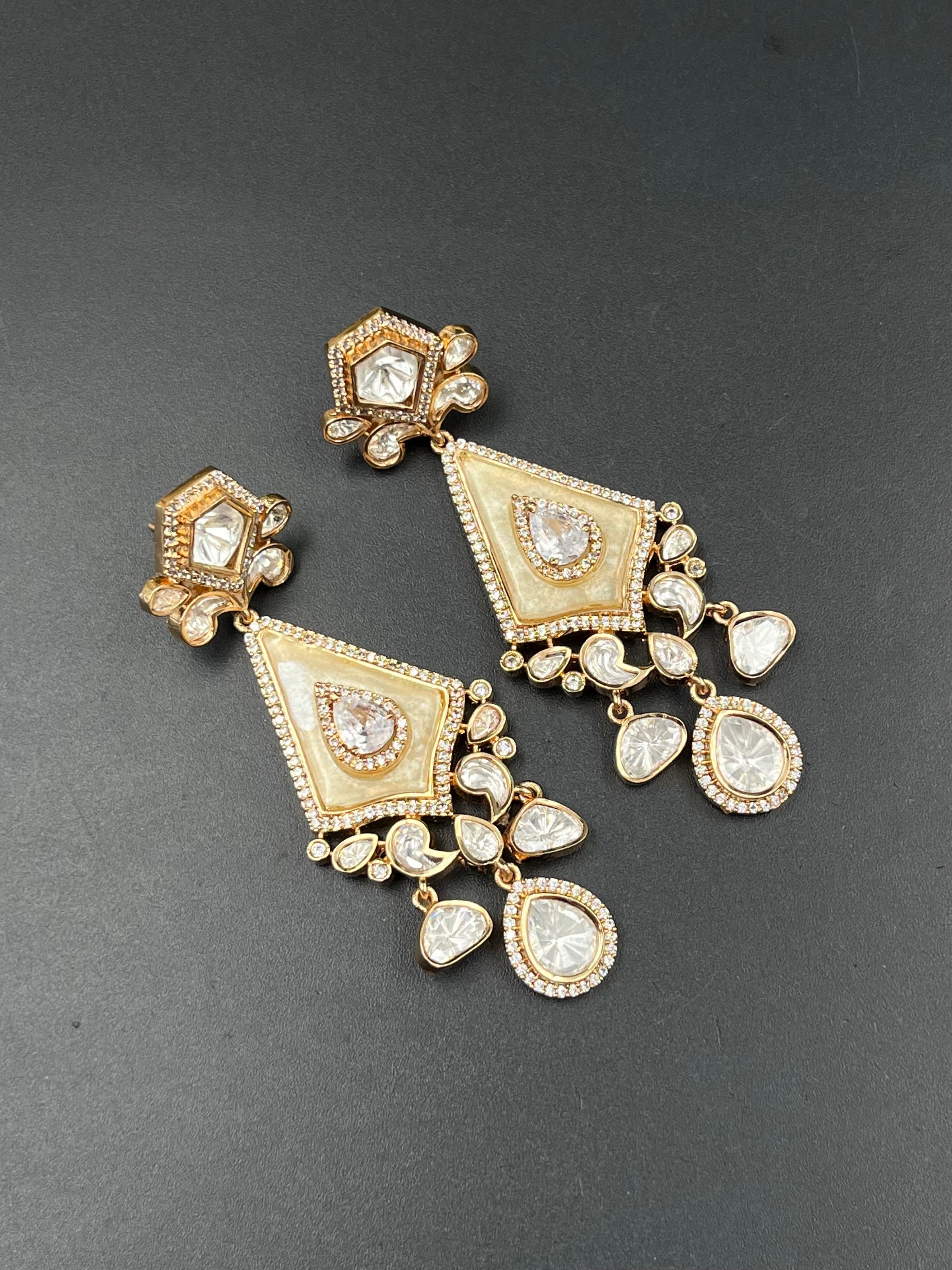 LIYO NECKLACE