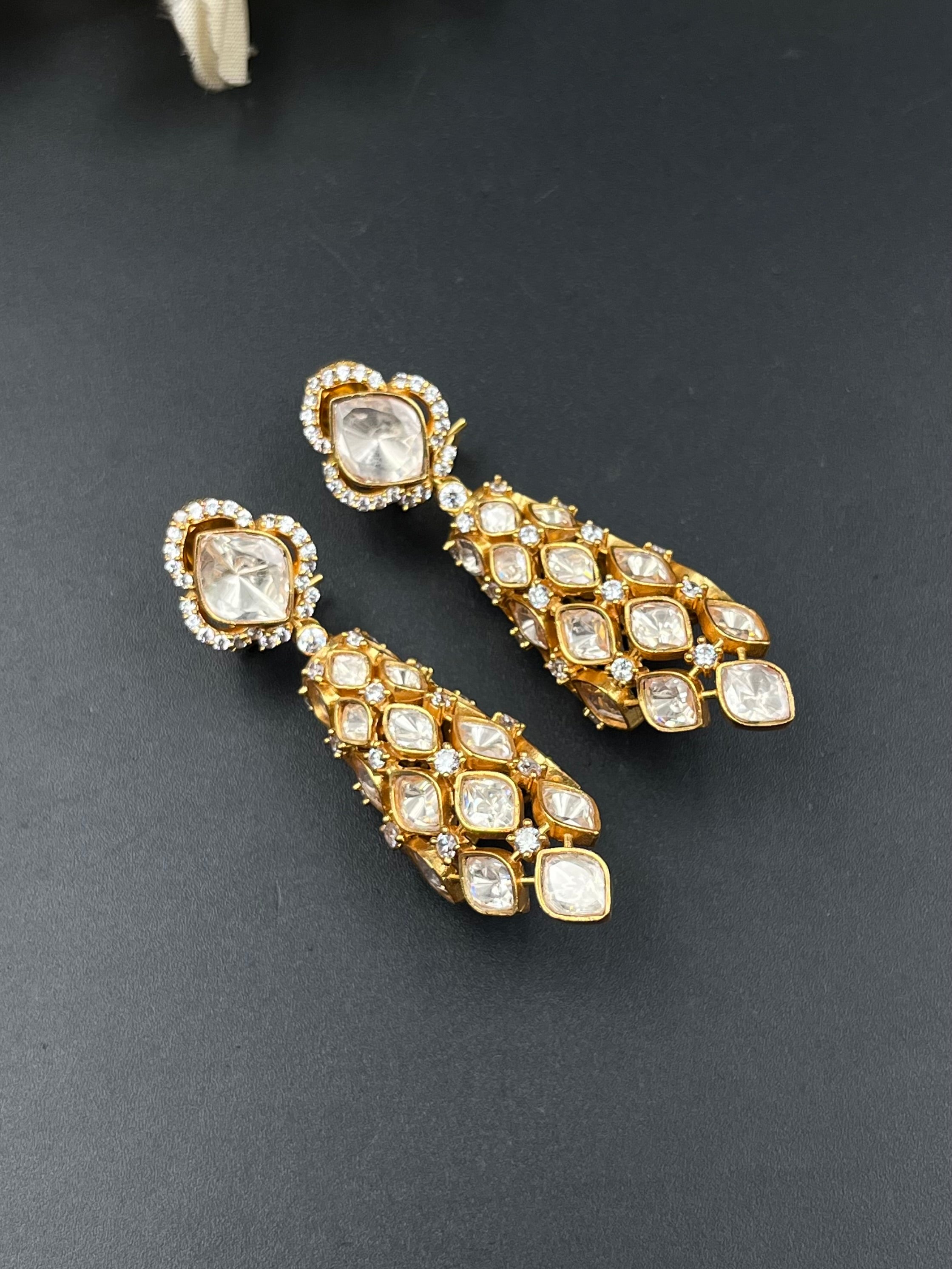 JIYAK EARRING